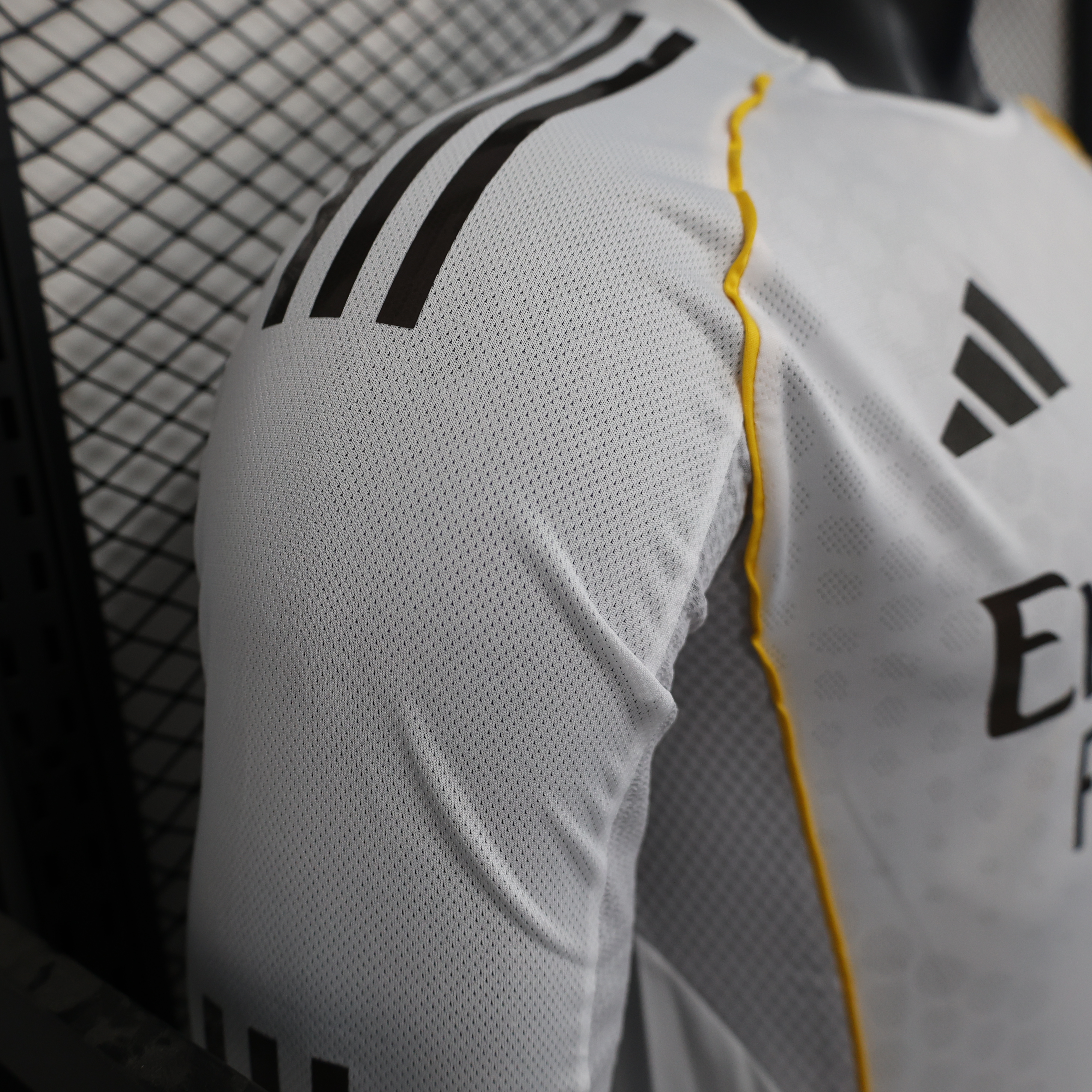 2025/2026 Player Version Real Madrid Home Long Sleeve Jersey 1:1 Thai Quality
