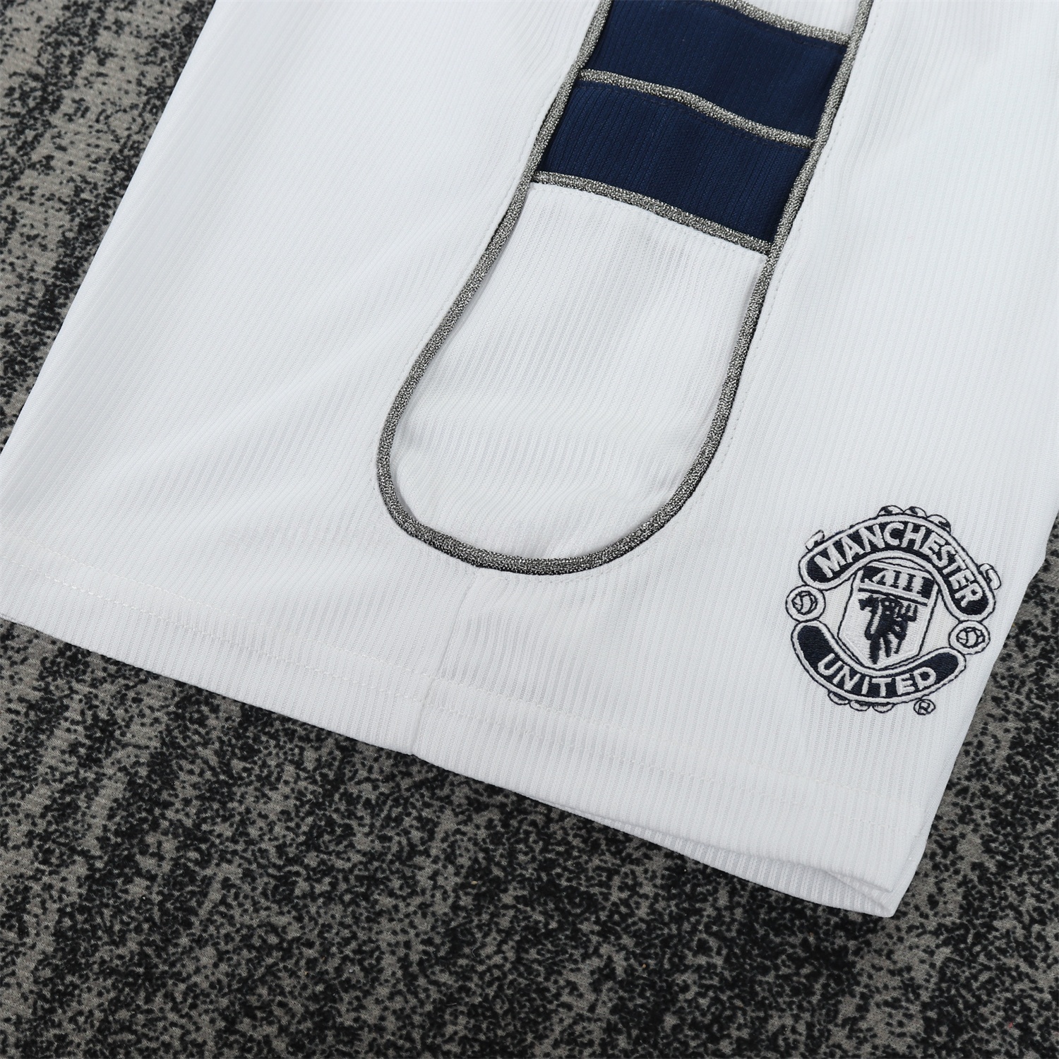 Retro Manchester United 2000-01 Away Kids Kit - UnitedFutballJersey