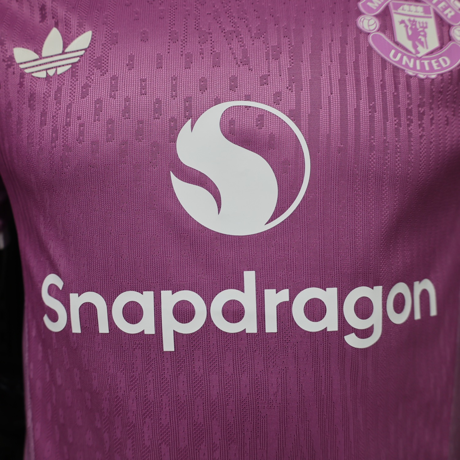 Manchester United 26-27 Terrace Icon Retro Casual Style Pink Jersey - Player Version - UnitedFutballJersey