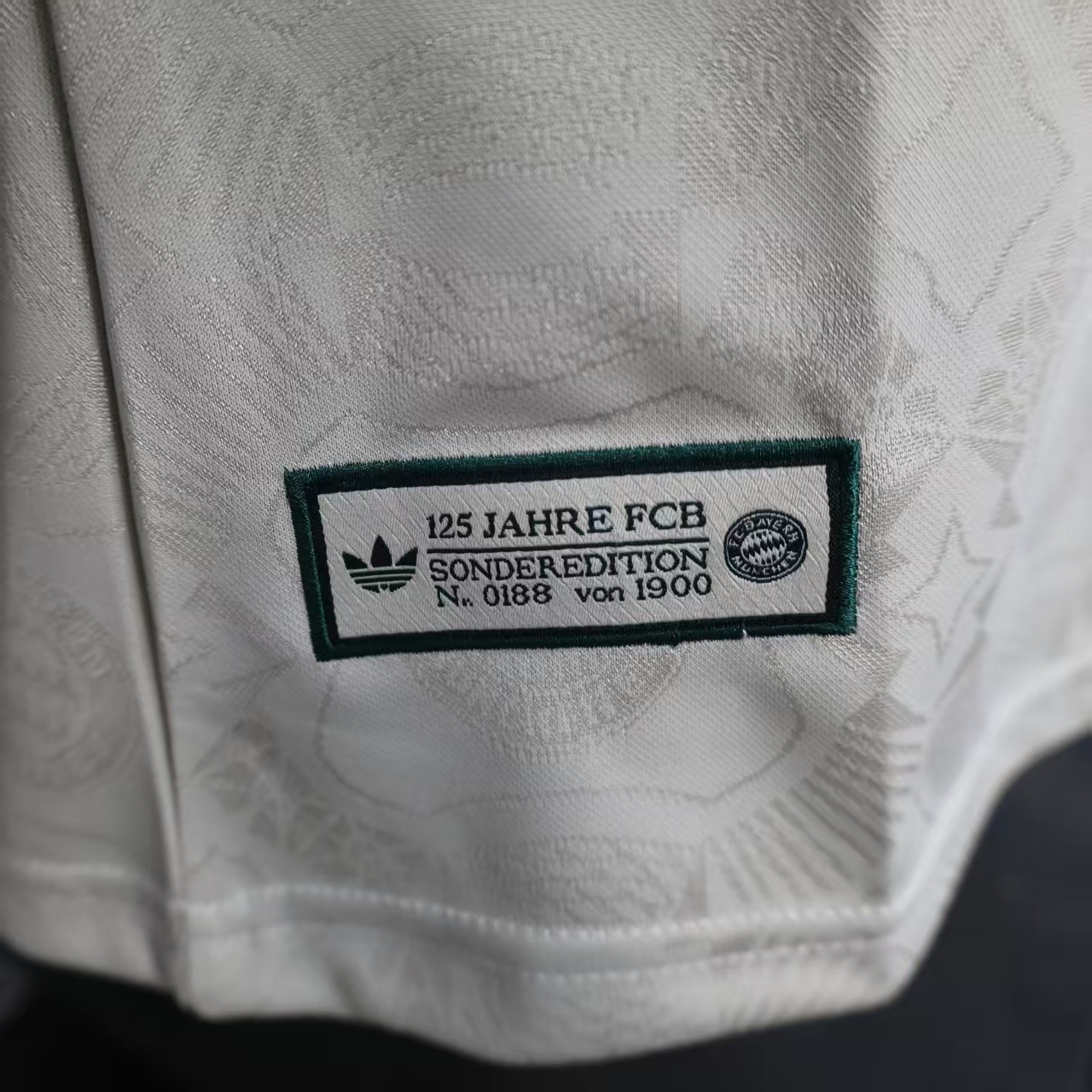 2025/2026 Player Version Bayern Munich Oktoberfest Football Jersey 1:1 Thai Quality