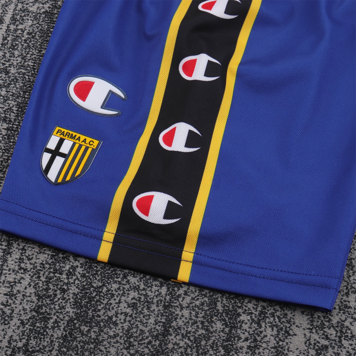 Retro Parma 2001-02 Home Kids Kit - UnitedFutballJersey