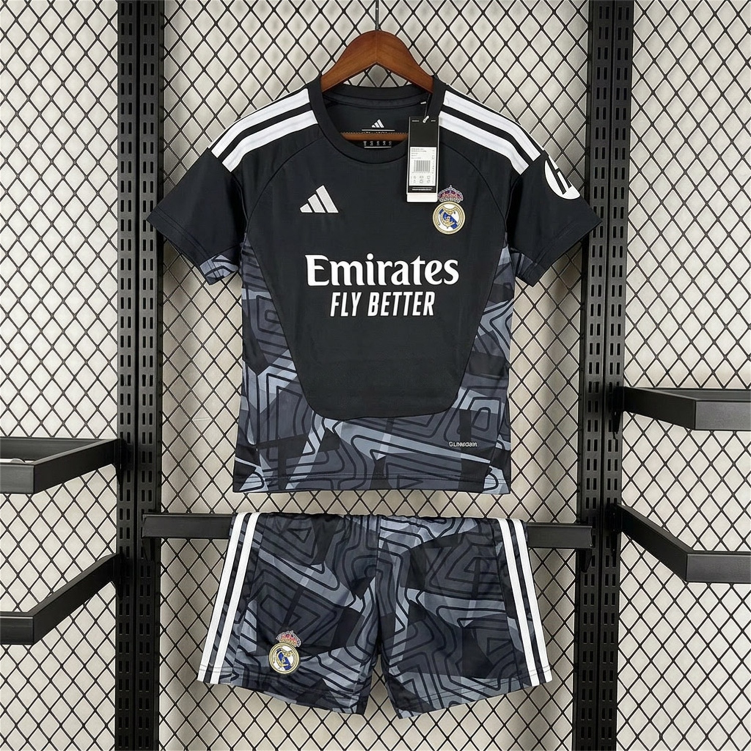 Real Madrid 26-27 Black Goalkeeper Kids Kit - UnitedFutballJersey