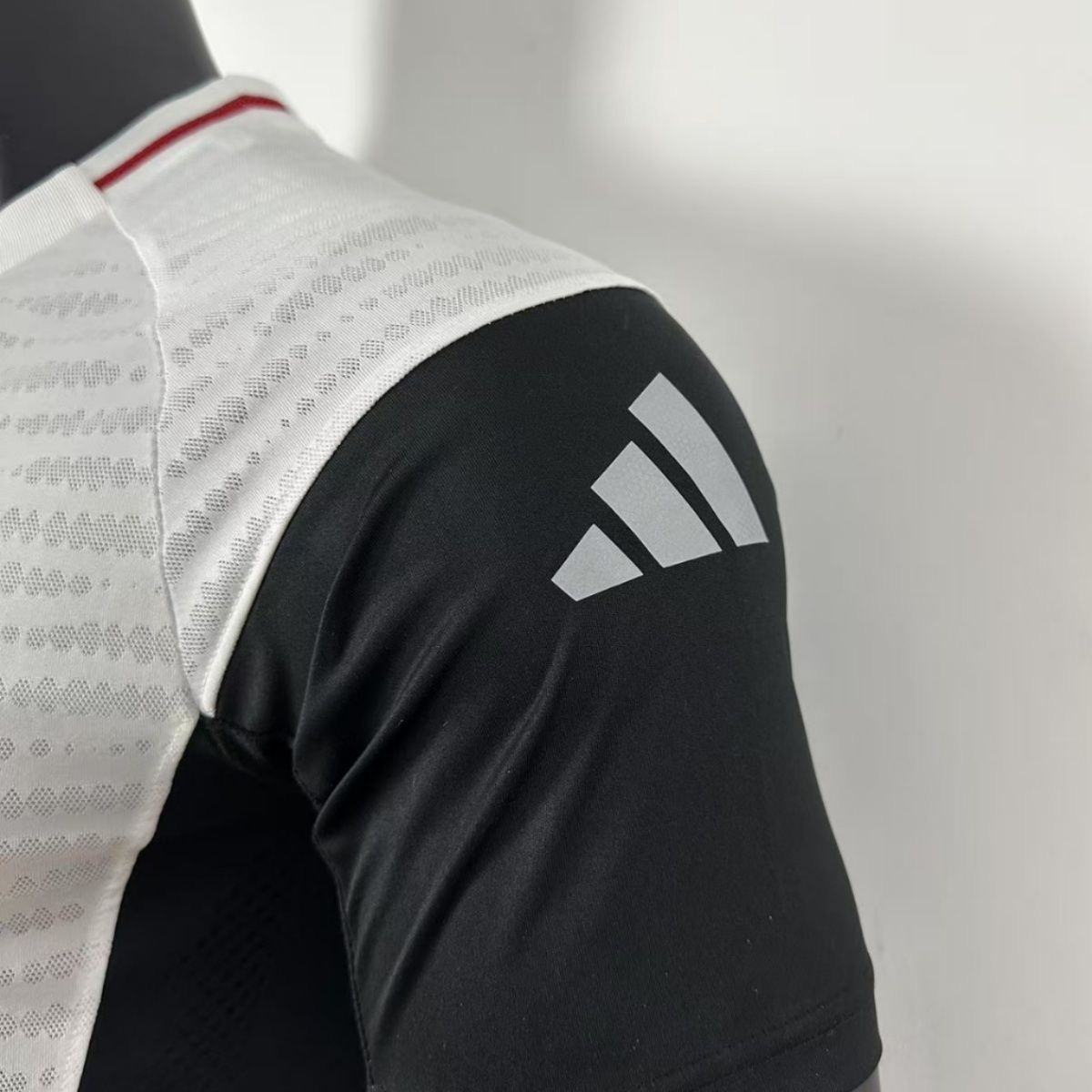 2025/2026 Player Version Manchester United Training clothes White and Black Football Shirt 1:1 Thai Quality
