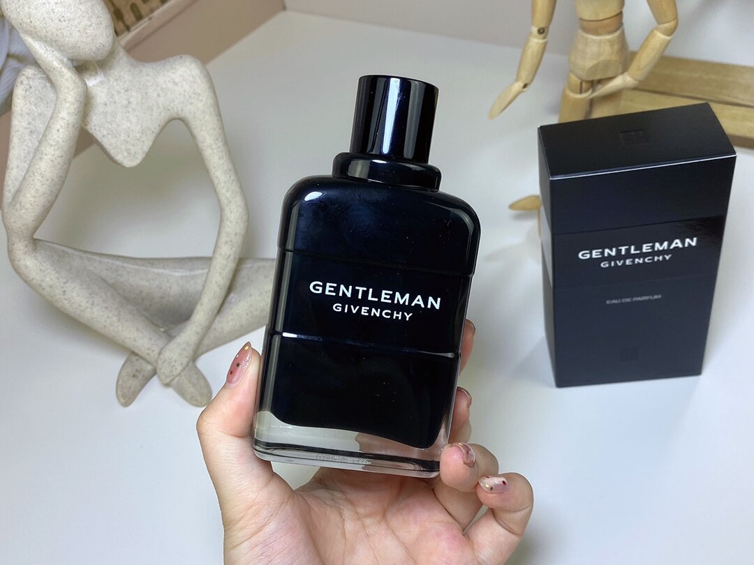 Givenchy Gentleman EDP: Classic woody notes, long-lasting fragrance, and the ultimate gift for him