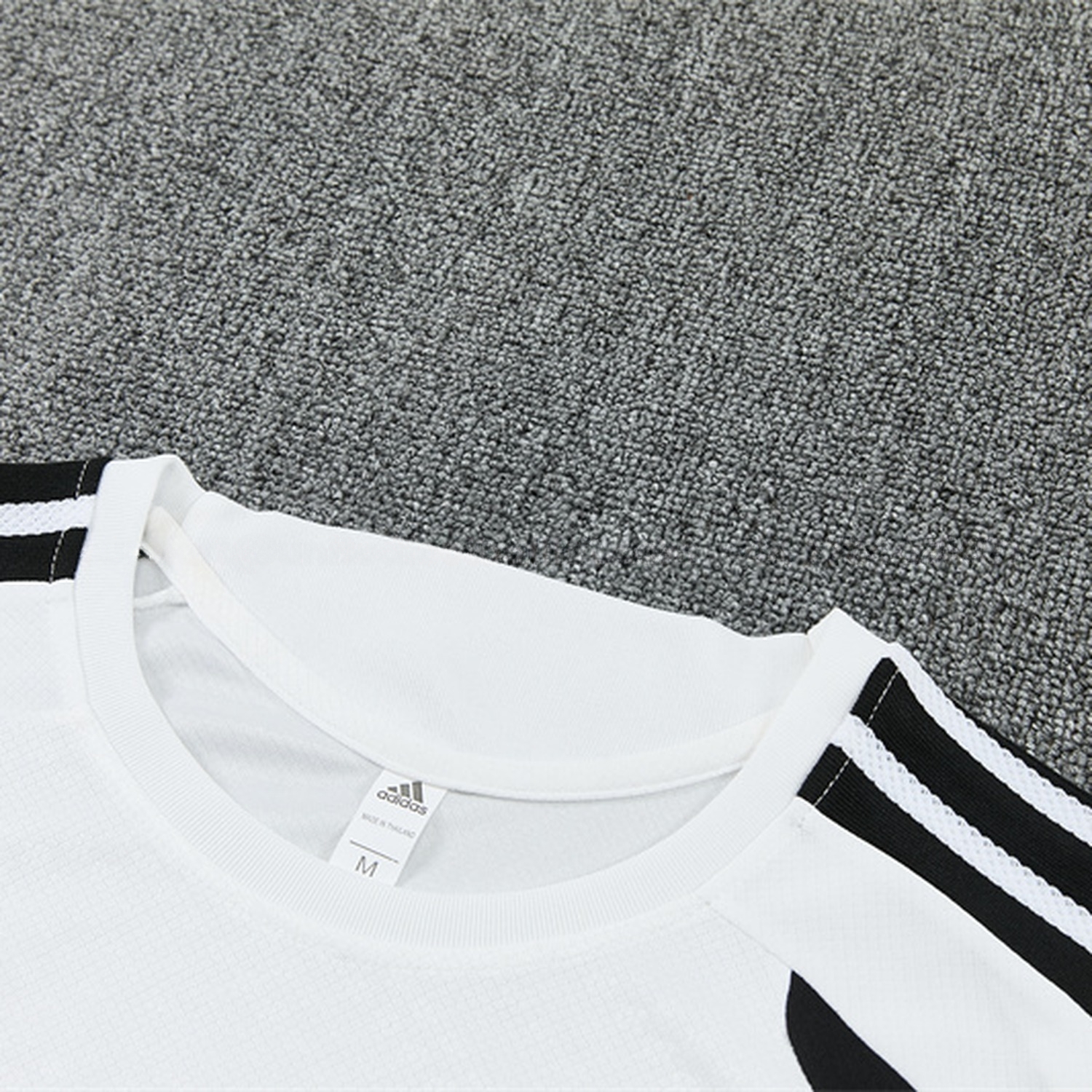 Liver.pool 26-27 Kids Short-Sleeve Training Set - White Top & Black Shorts - UnitedFutballJersey