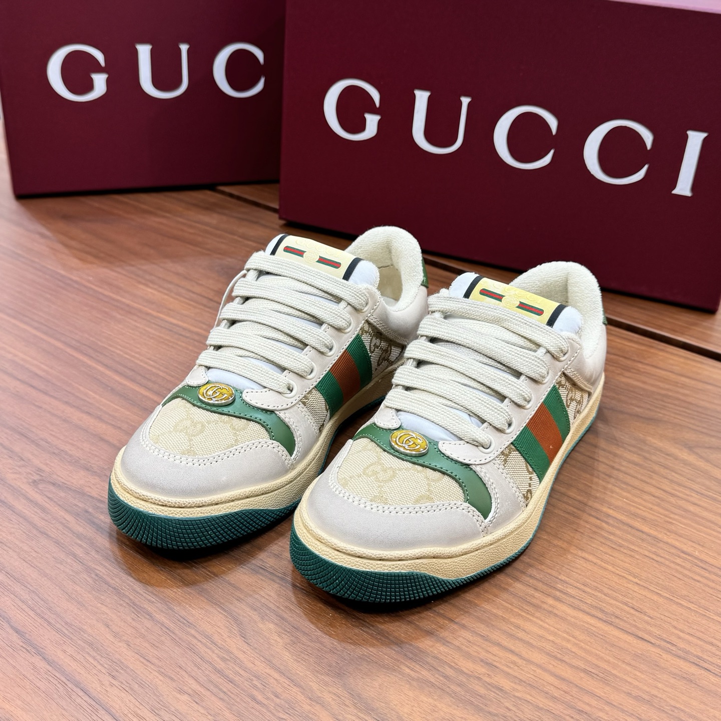 Gucci matching casual shoes.