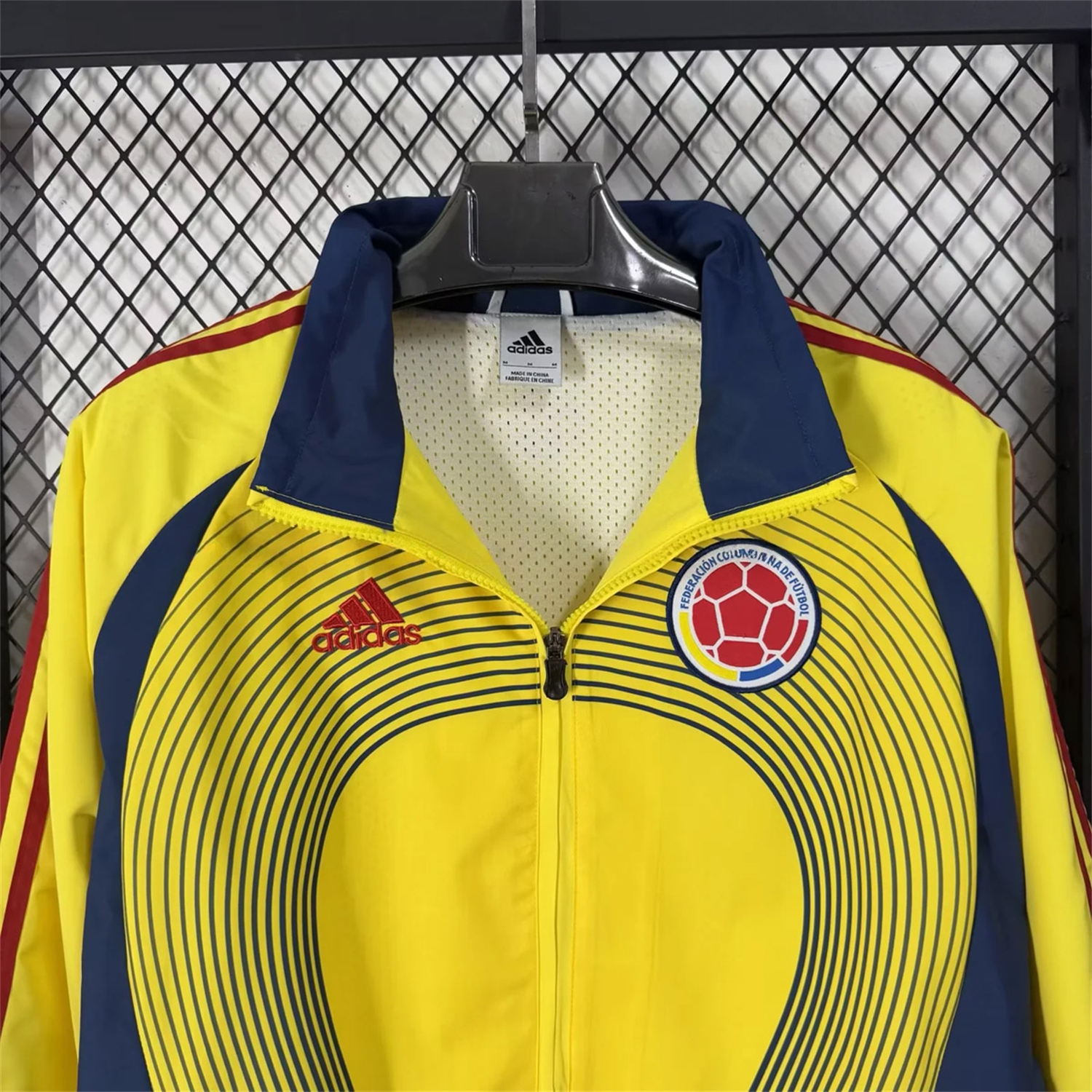 Colombia 2026 Retro Style Windbreaker Jacket - Yellow - UnitedFutballJersey