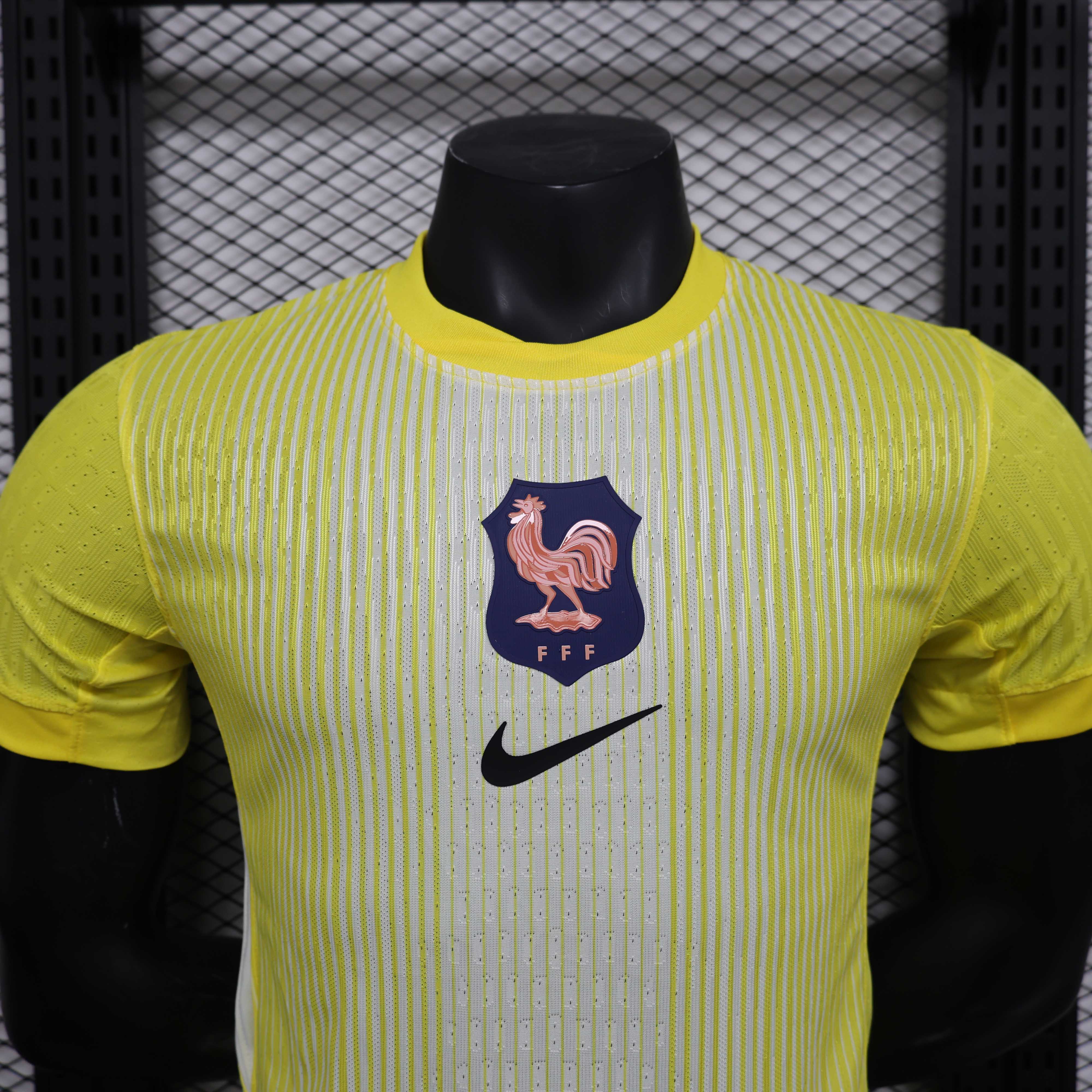 2025-2026 Player Version France Goalkeeper Soccer Jersey 1:1 Thai Quality