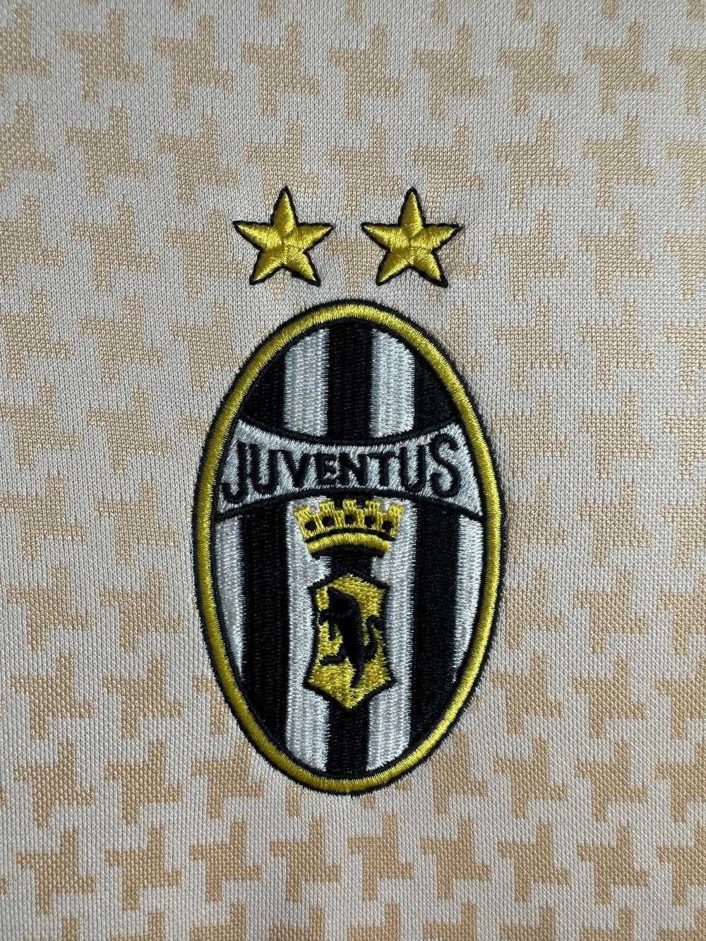 2003-2004 Retro Juventus Away Soccer Jersey 1:1 Thai Quality