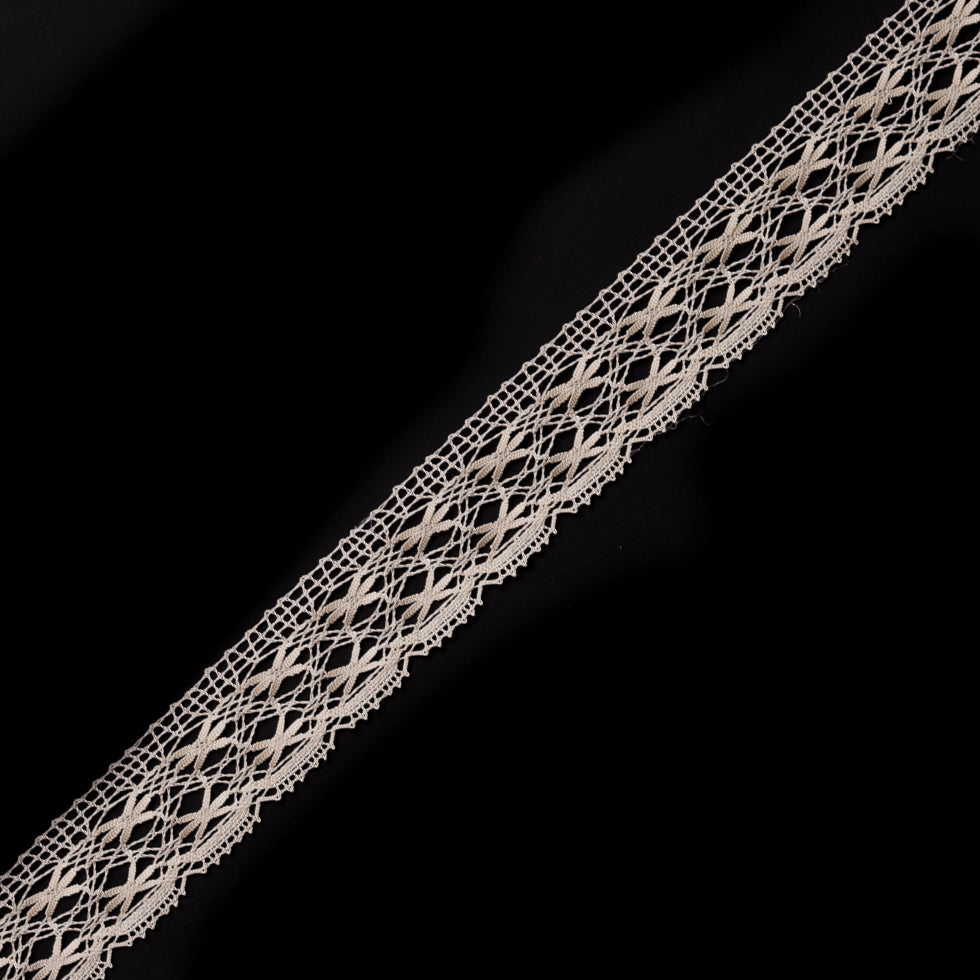 Ivory Crochet Trim w/ Scalloped Edges - 1.25