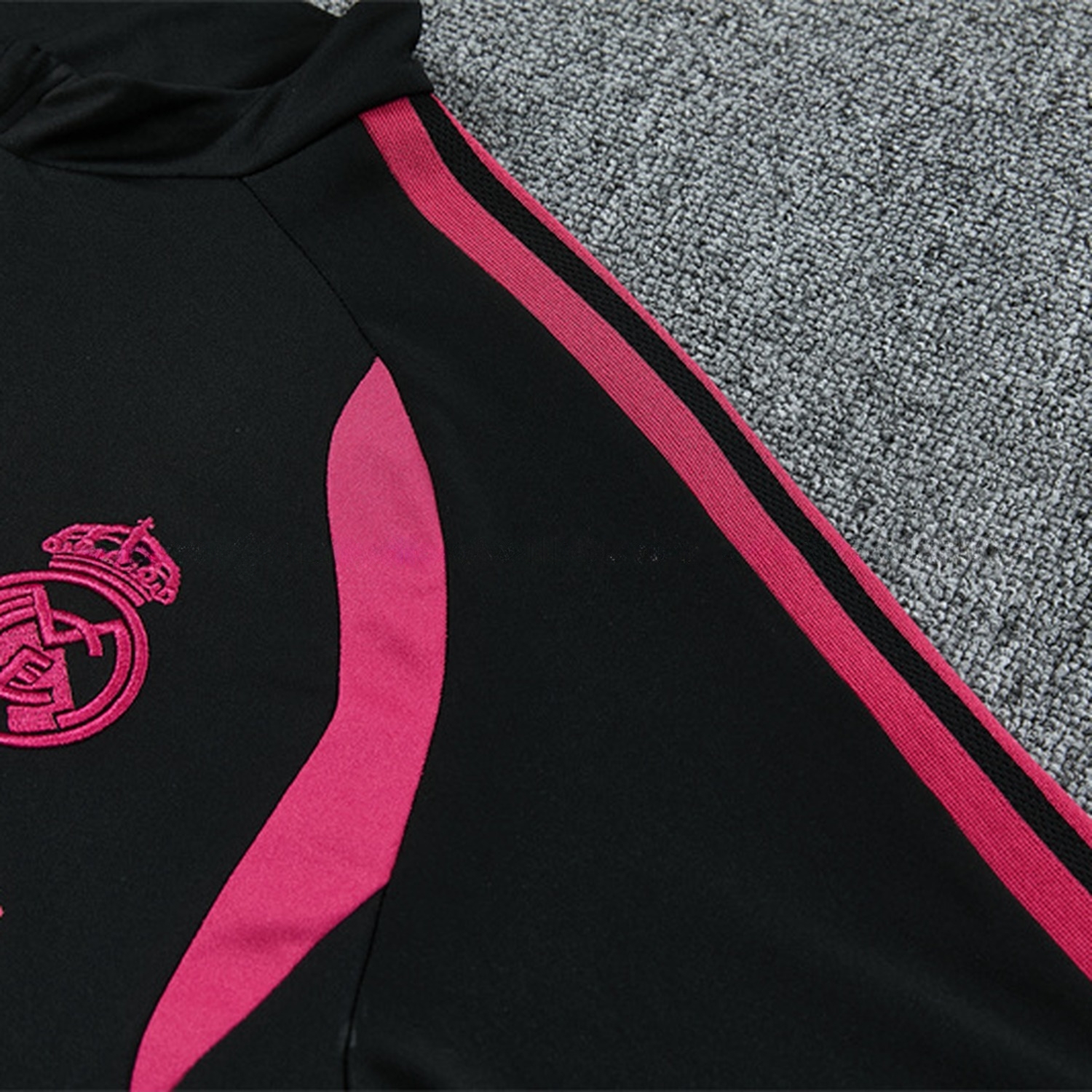 Real Madrid 26-27 With Rose Red Long Sleeve Training Set - Black Top & Black Pants - UnitedFutballJersey
