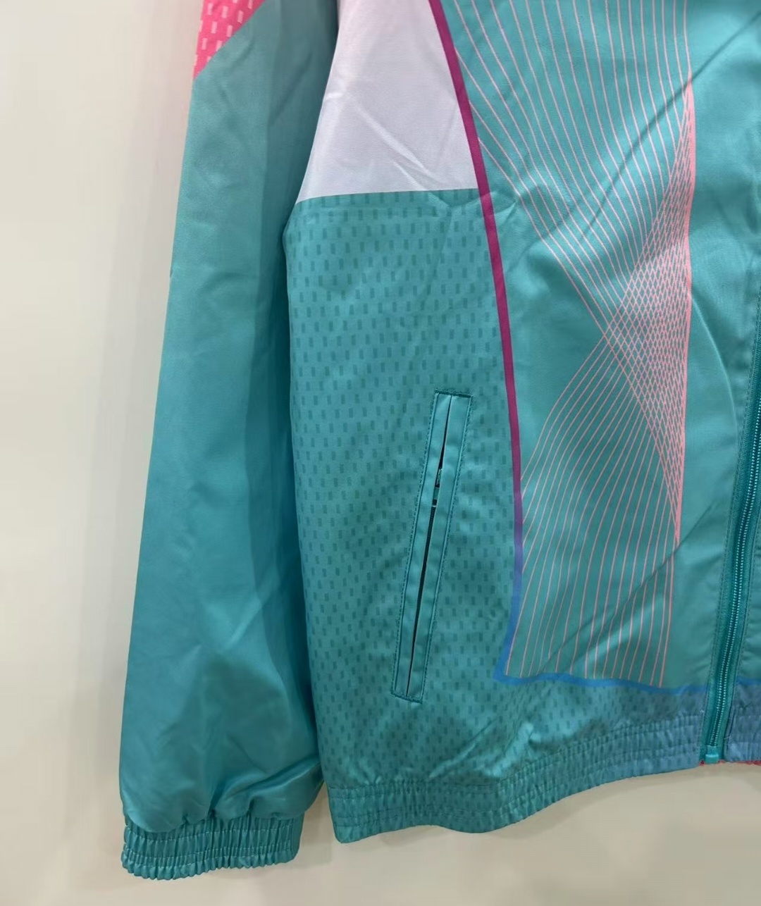 2025/2026 Barcelona Reversible Windbreaker blue and pink Soccer Jersey 1:1 Thai Quality