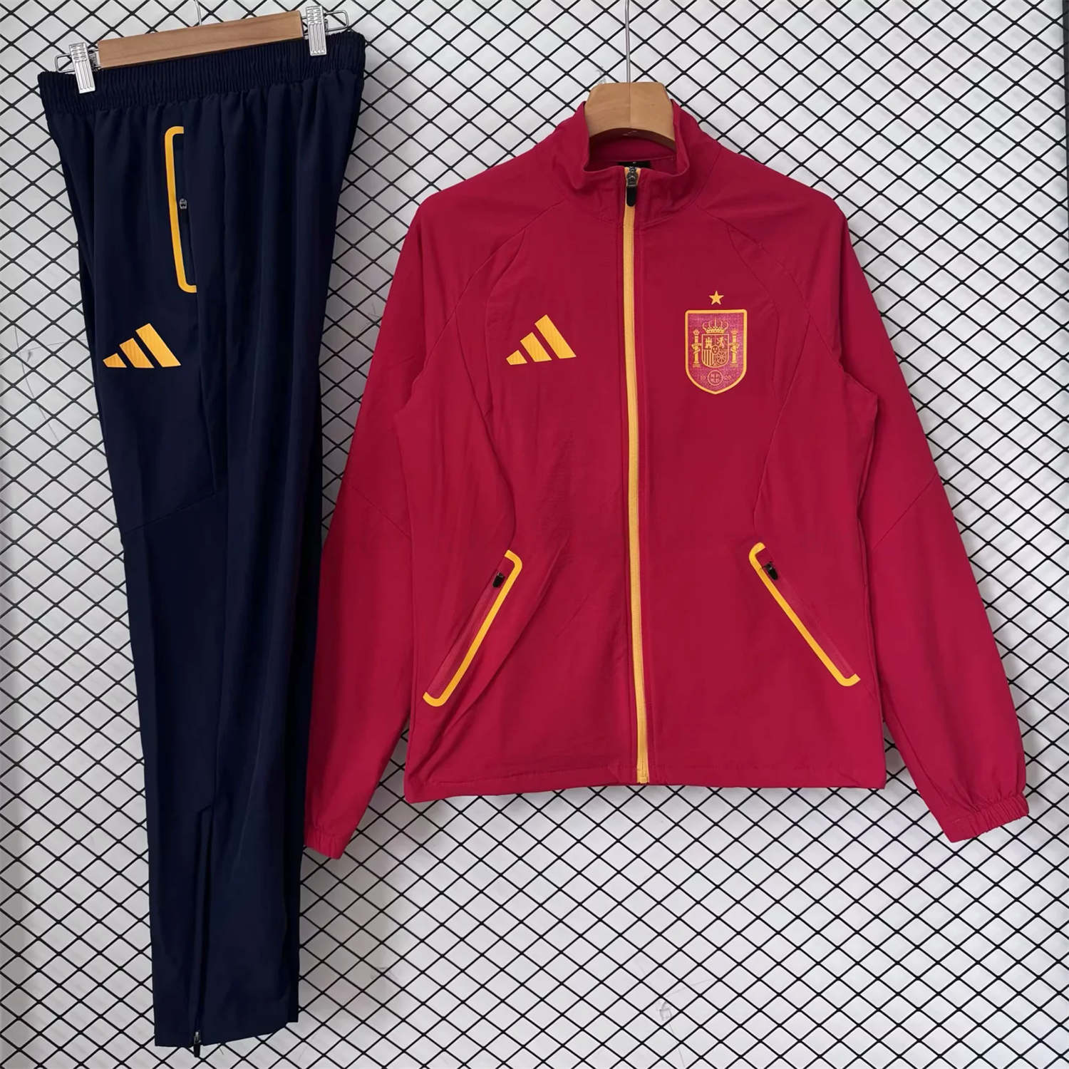 Spain 2026 Windbreaker Training Set - Red Top and Black Pants - UnitedFutballJersey