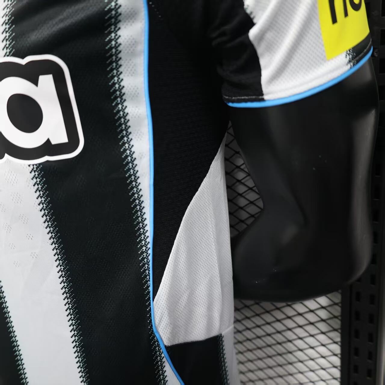 2025/2026 Player Version Newcastle United Home Football Jersey 1:1 Thai Quality