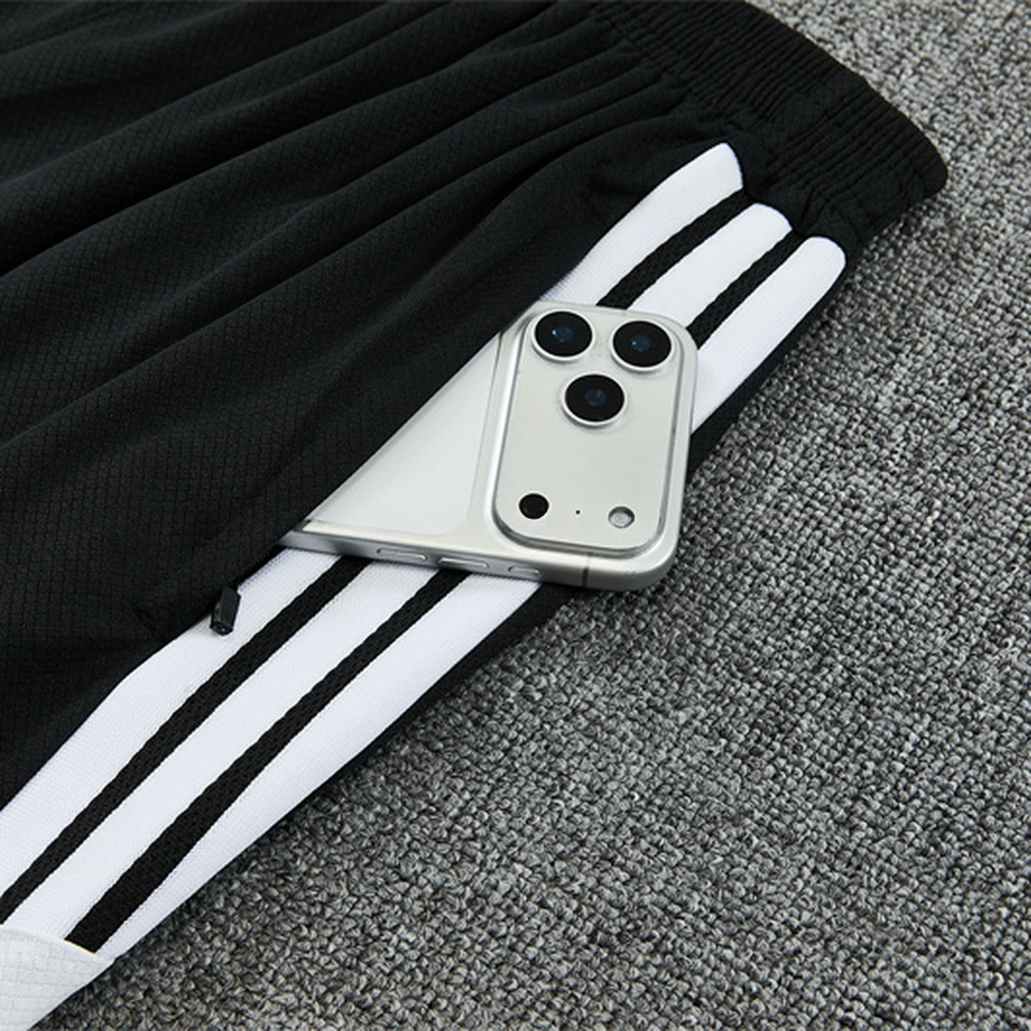 Juventus 26-27 Kids Short-Sleeve Training Set - White Top & Black Shorts - UnitedFutballJersey