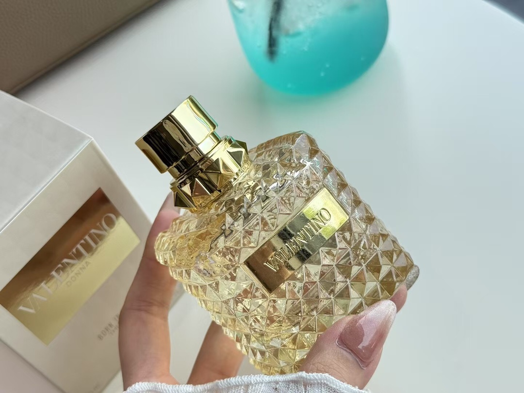 VALENTINO Donna Born In Roma Coral Fantasy | Creamy Coconut Gardenia Fragrance