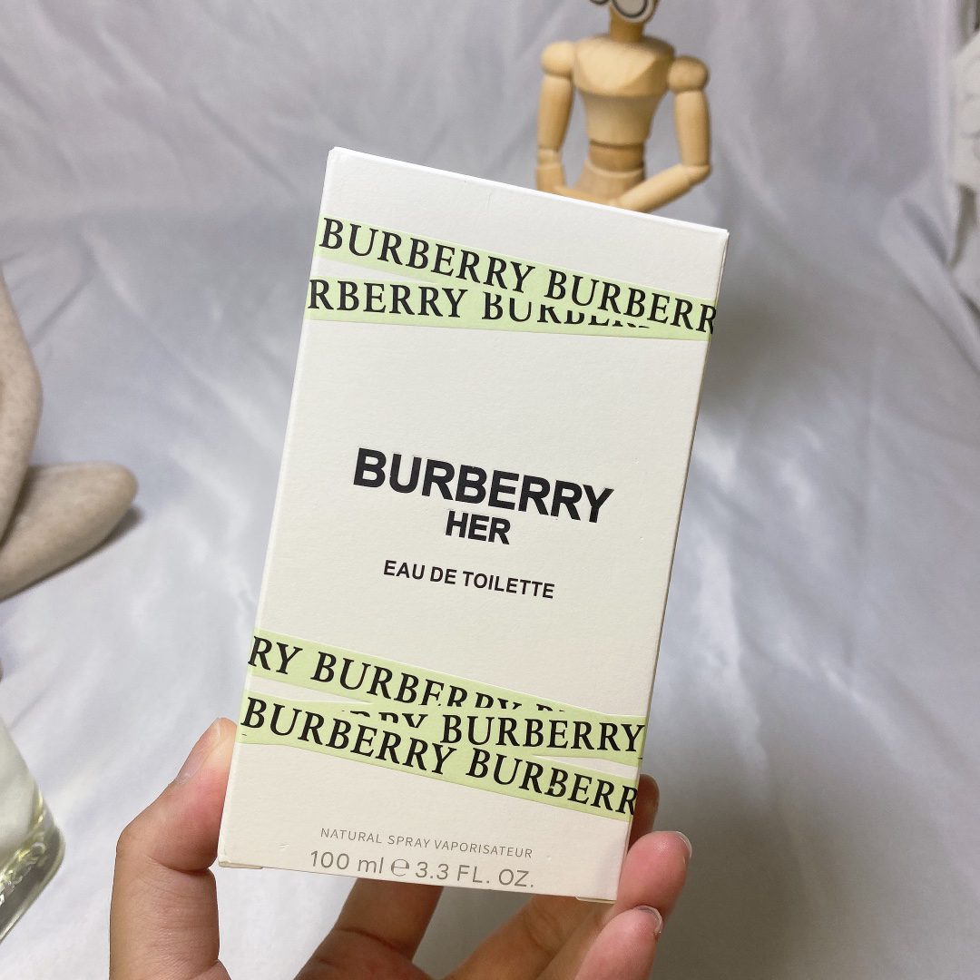 Burberry Burberry Flowers and Her Green Tea Gummies
