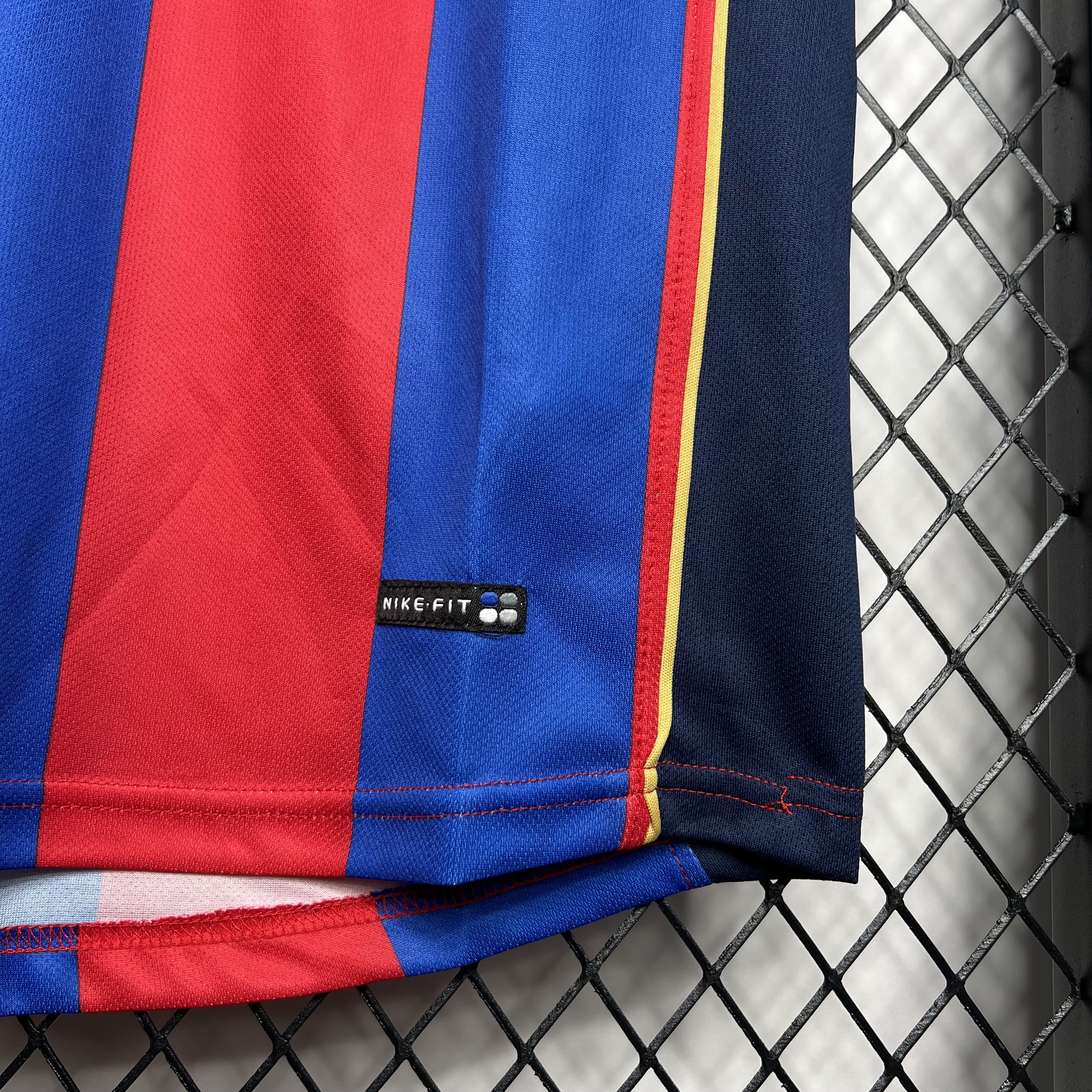2004/2005 Retro Barcelona Home Football Shirt 1:1 Thai Quality