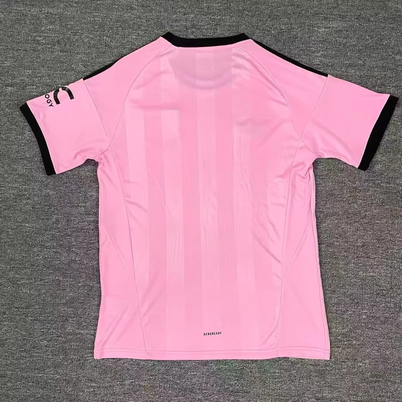 2025/2026 Manchester United Goalie Pink Football Jersey 1:1 Thai Quality
