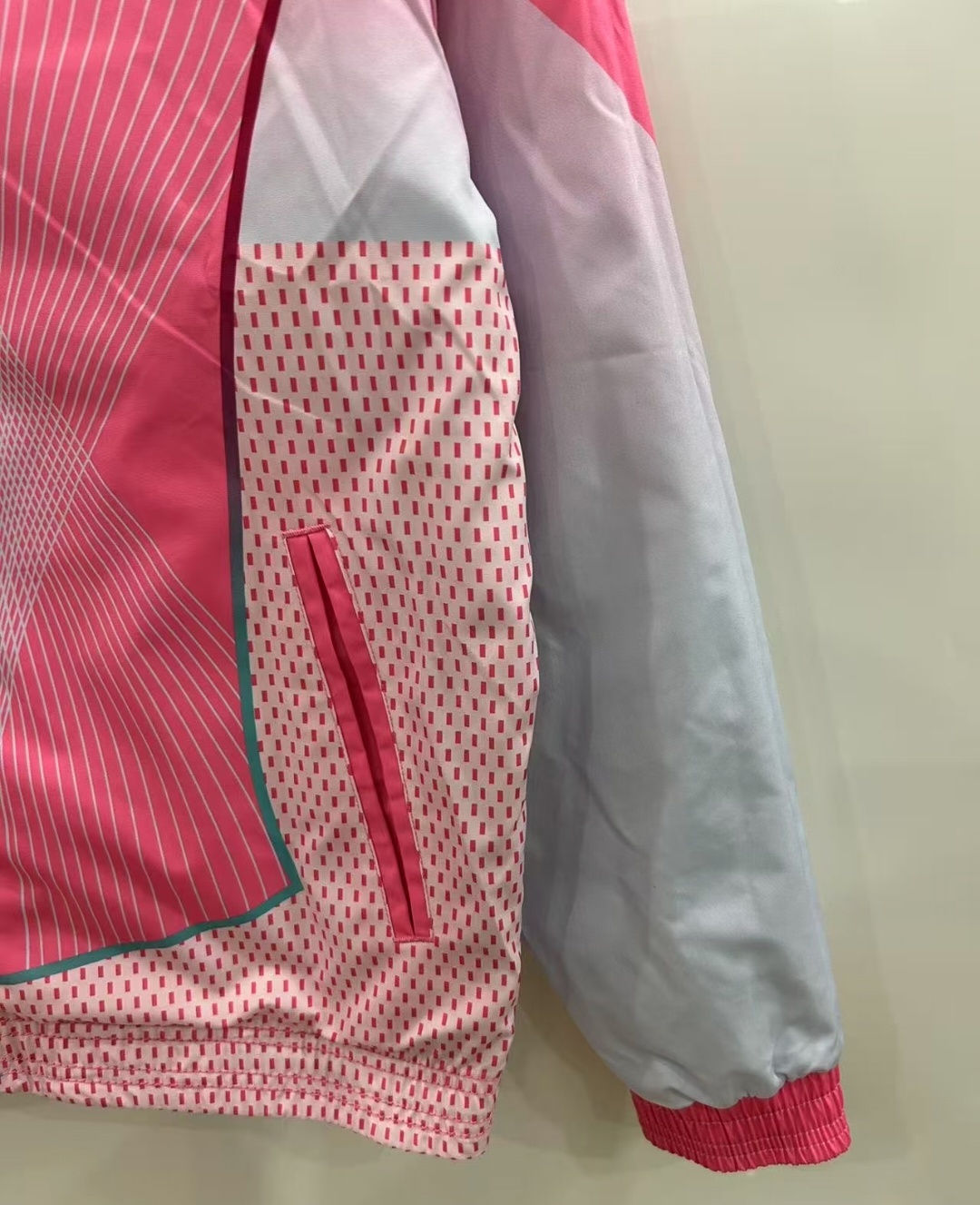 2025/2026 Barcelona Reversible Windbreaker blue and pink Soccer Jersey 1:1 Thai Quality