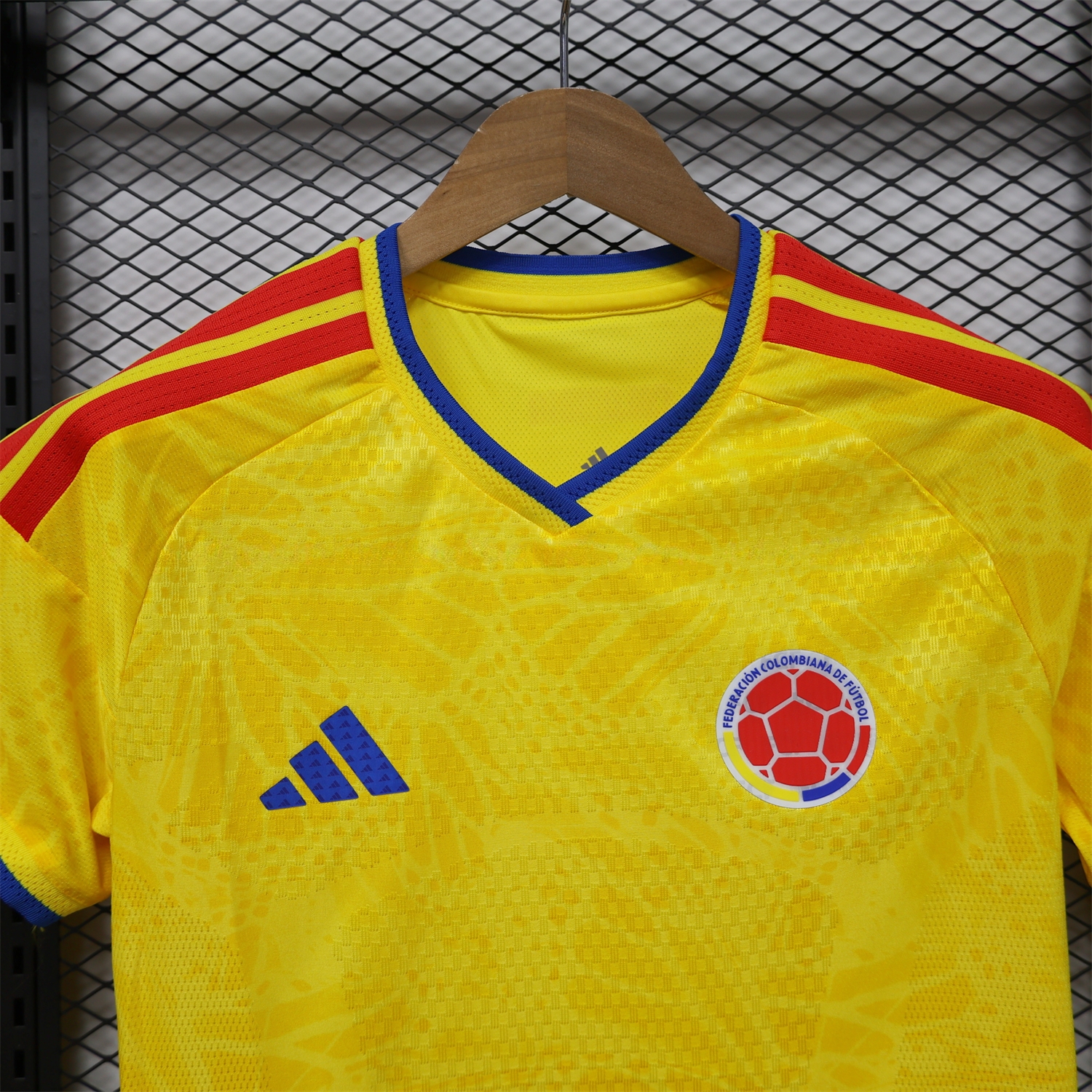 Women's Colombia 2026 Home Cropped Jersey - Player Version - UnitedFutballJersey