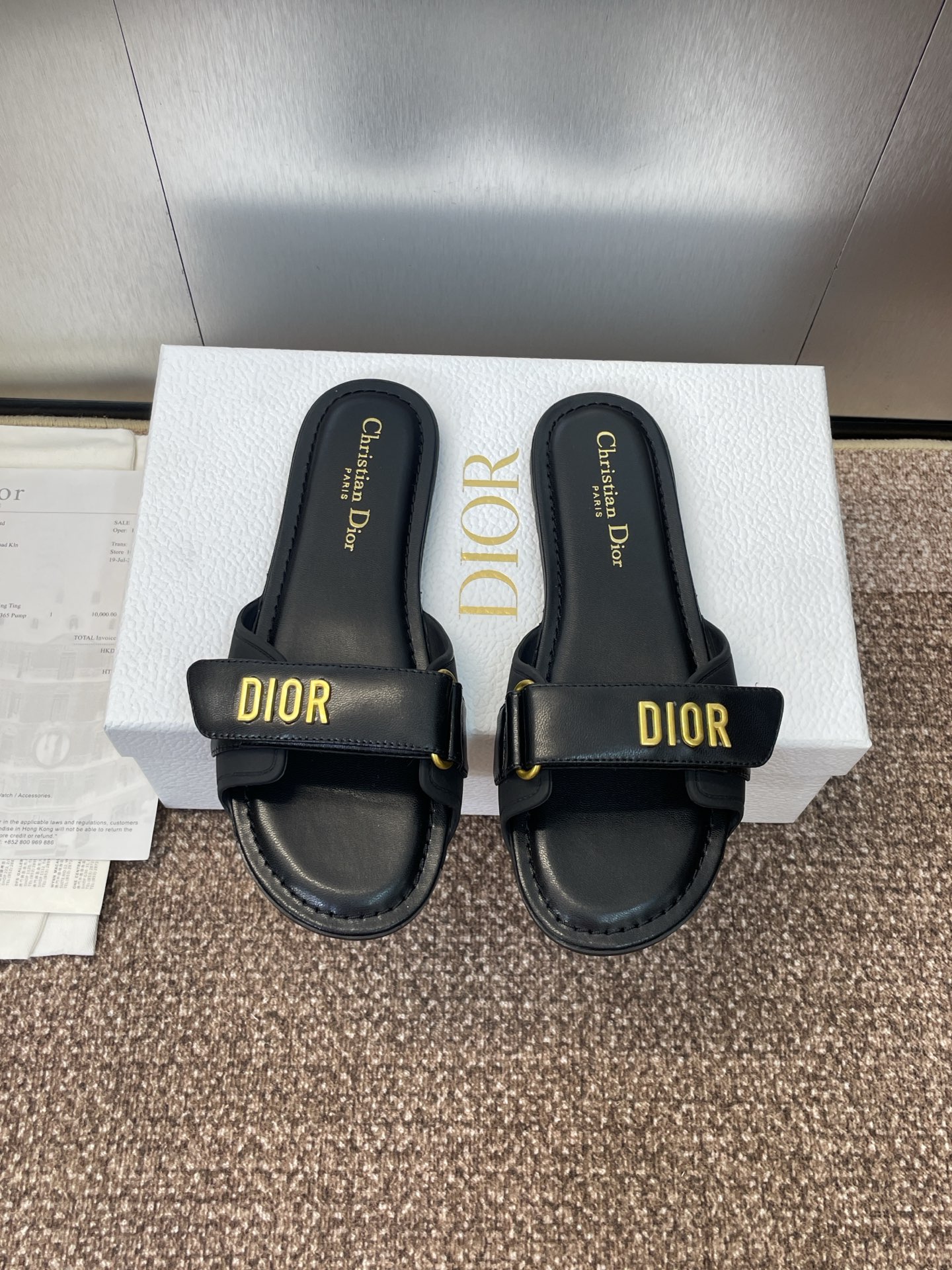 Top-tier version Spring/Summer new arrival: D-Act beach slides—classic flat-soled slides featuring a signature metal buckle and a casual Velcro strap
