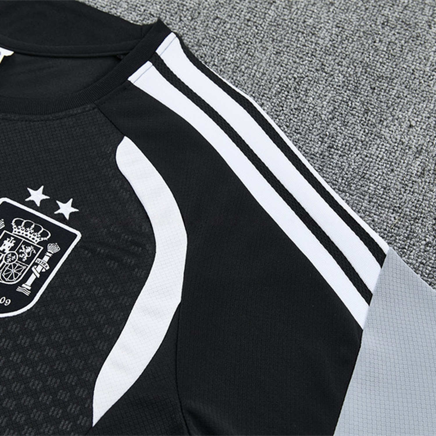 Spain 2026 Two Stars Short-Sleeve Training Set - Black Top & Black Shorts - UnitedFutballJersey