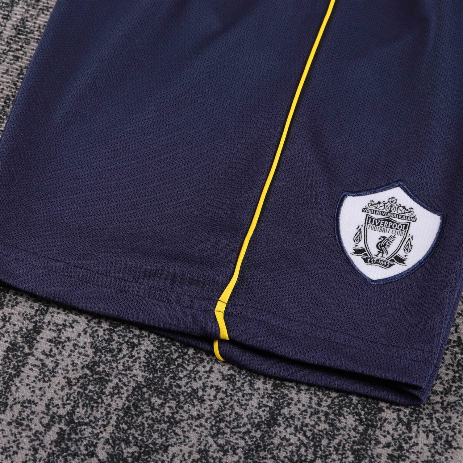 Retro Liver.pool 2001-02 Away Kids Kit - UnitedFutballJersey