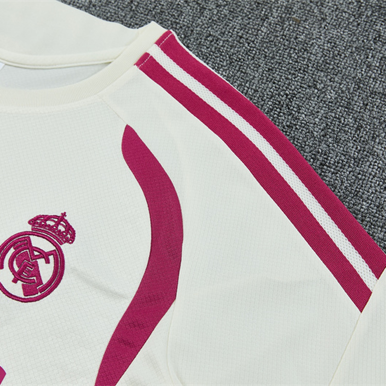 Real Madrid 26-27 Kids Short-Sleeve Training Set - Cream Top & Cream Shorts - UnitedFutballJersey