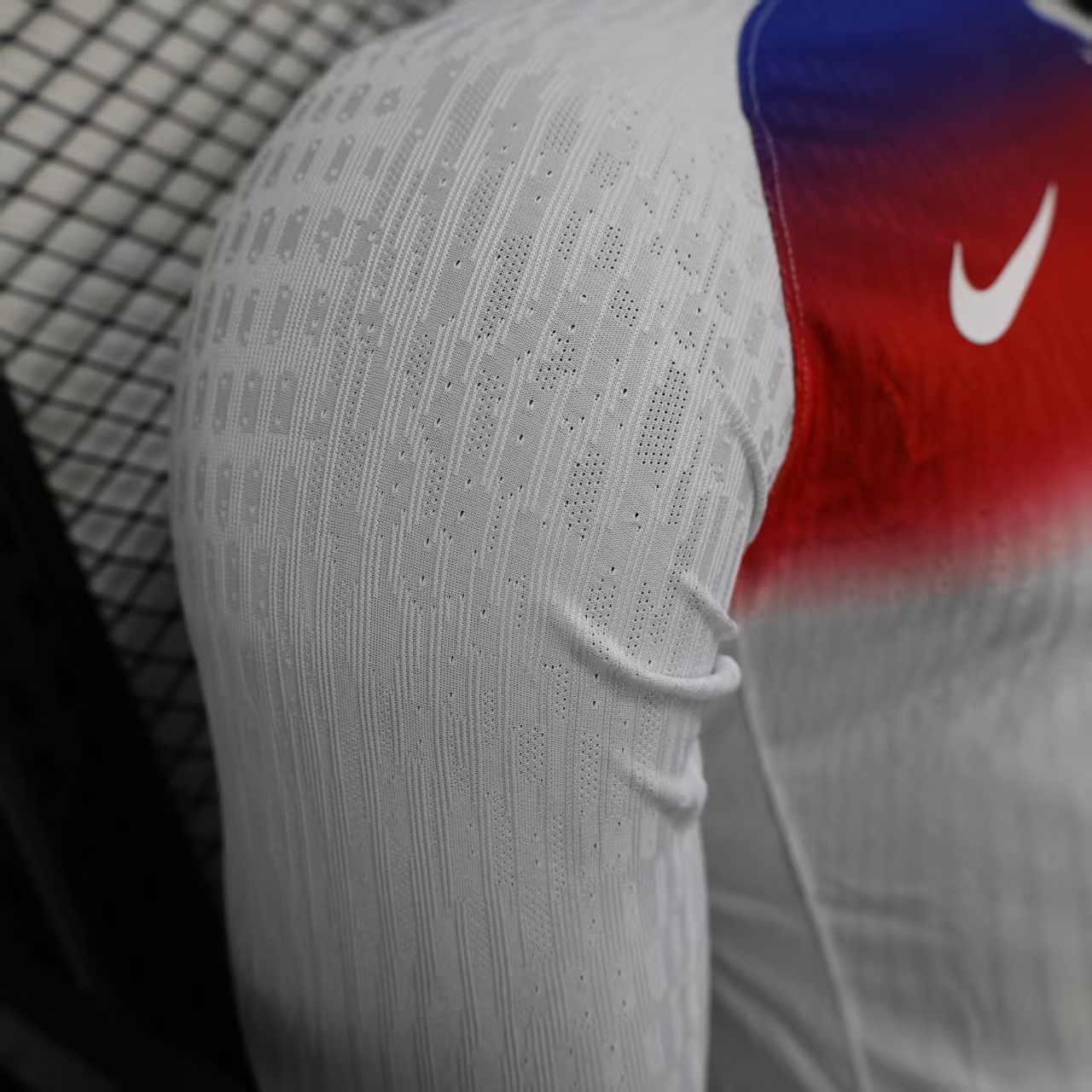 2025/2026 Long Sleeve Player Version England Home Football Jersey 1:1 Thai quality