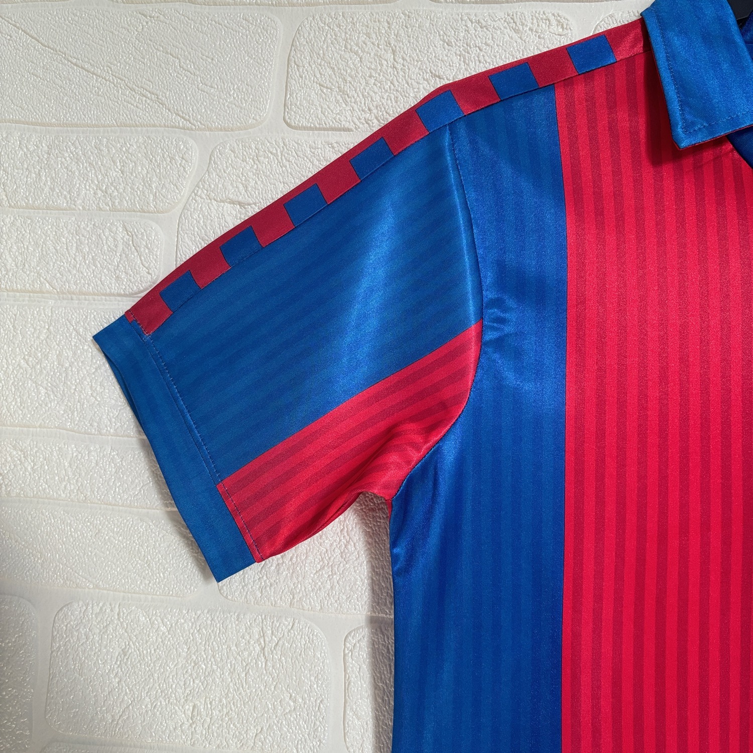 Retro Barcelona 1982-84 Home Jersey - UnitedFutballJersey
