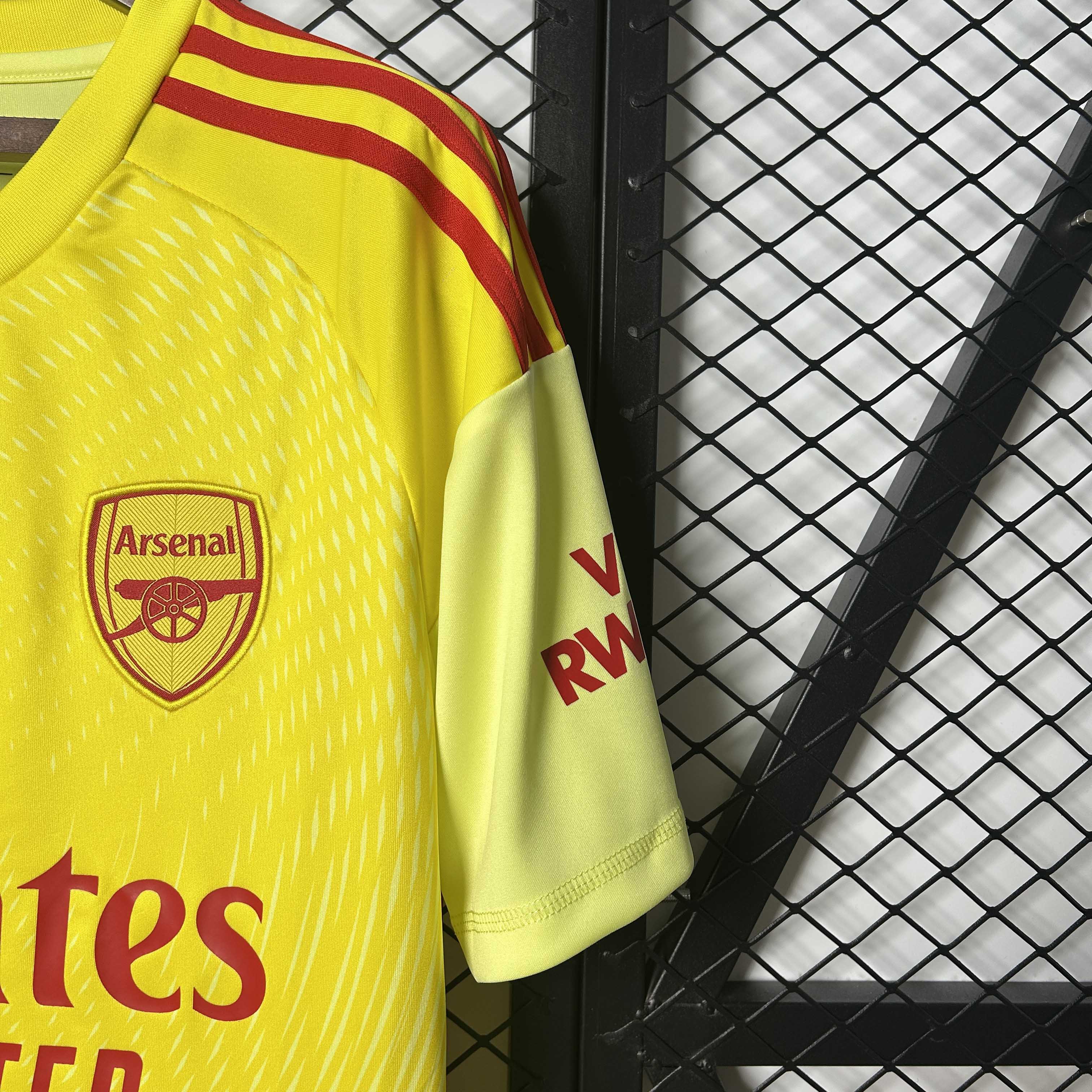 2025/2026 Arsenal Goalie Yellow Football Jersey 1:1 Thai Quality