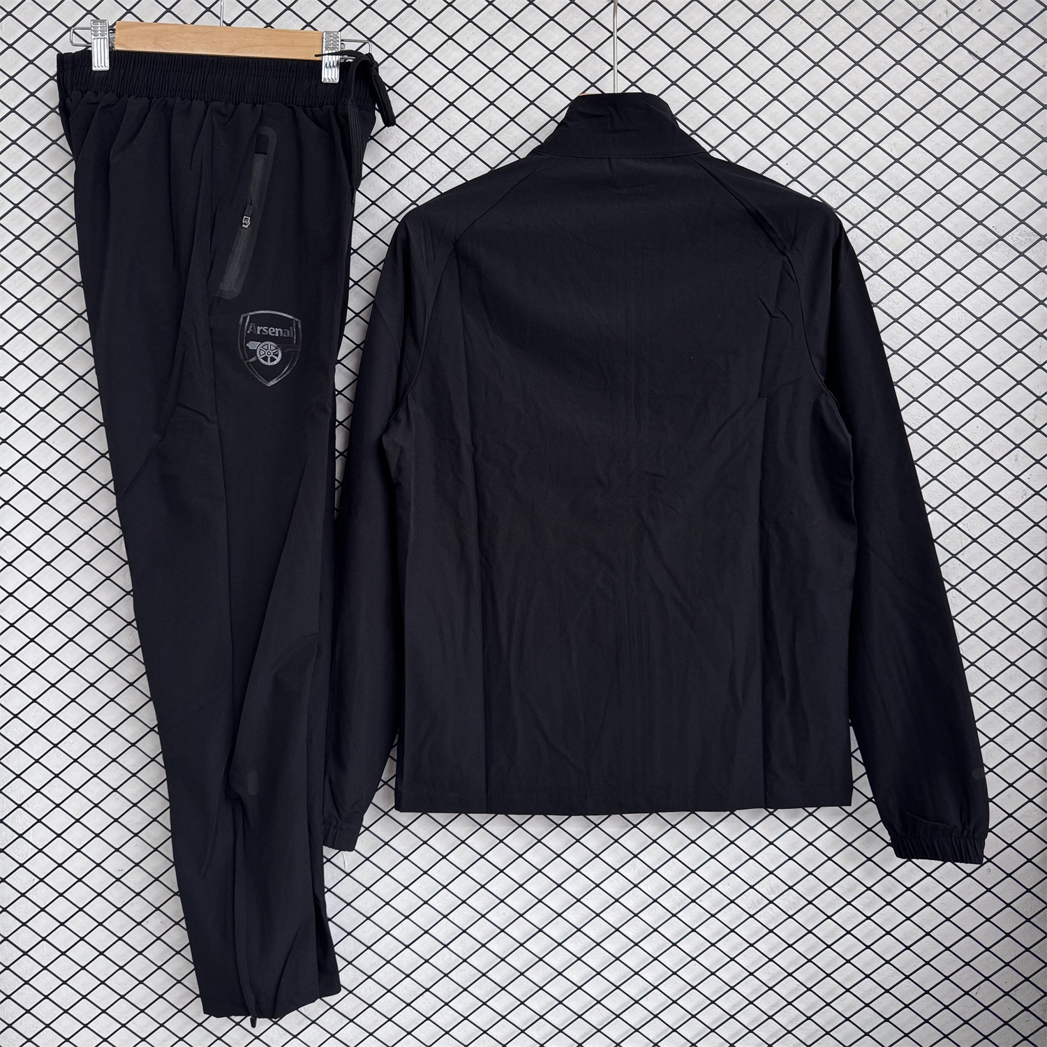 Arsenal 25-26 Windbreaker Training Set - Pure Black Top and Pants - UnitedFutballJersey