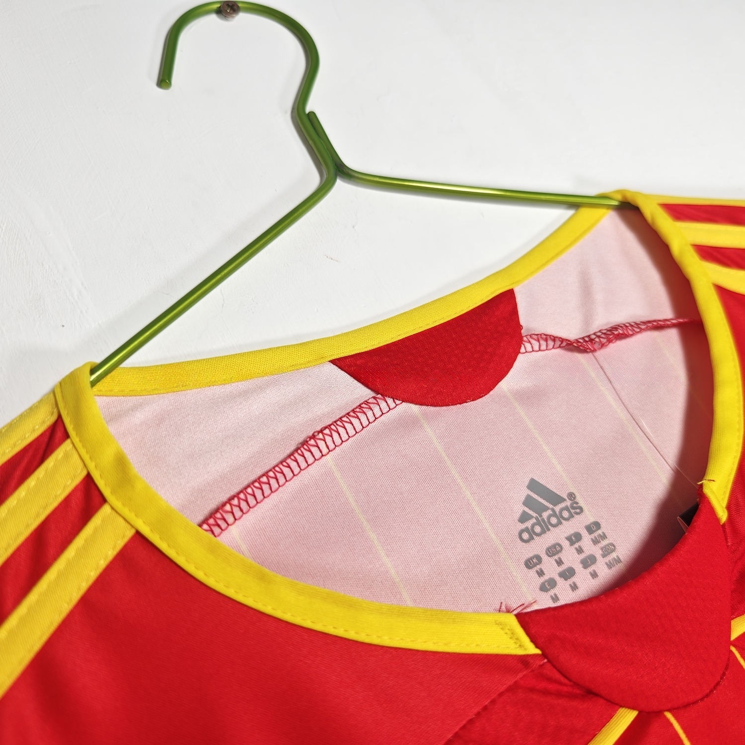 Retro Spain 2006 Home Jersey - UnitedFutballJersey
