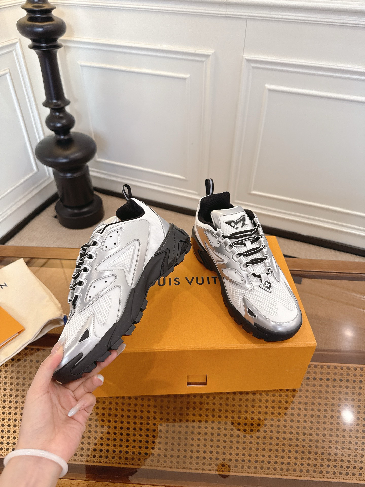 Trendy LV Monogram Sneakers