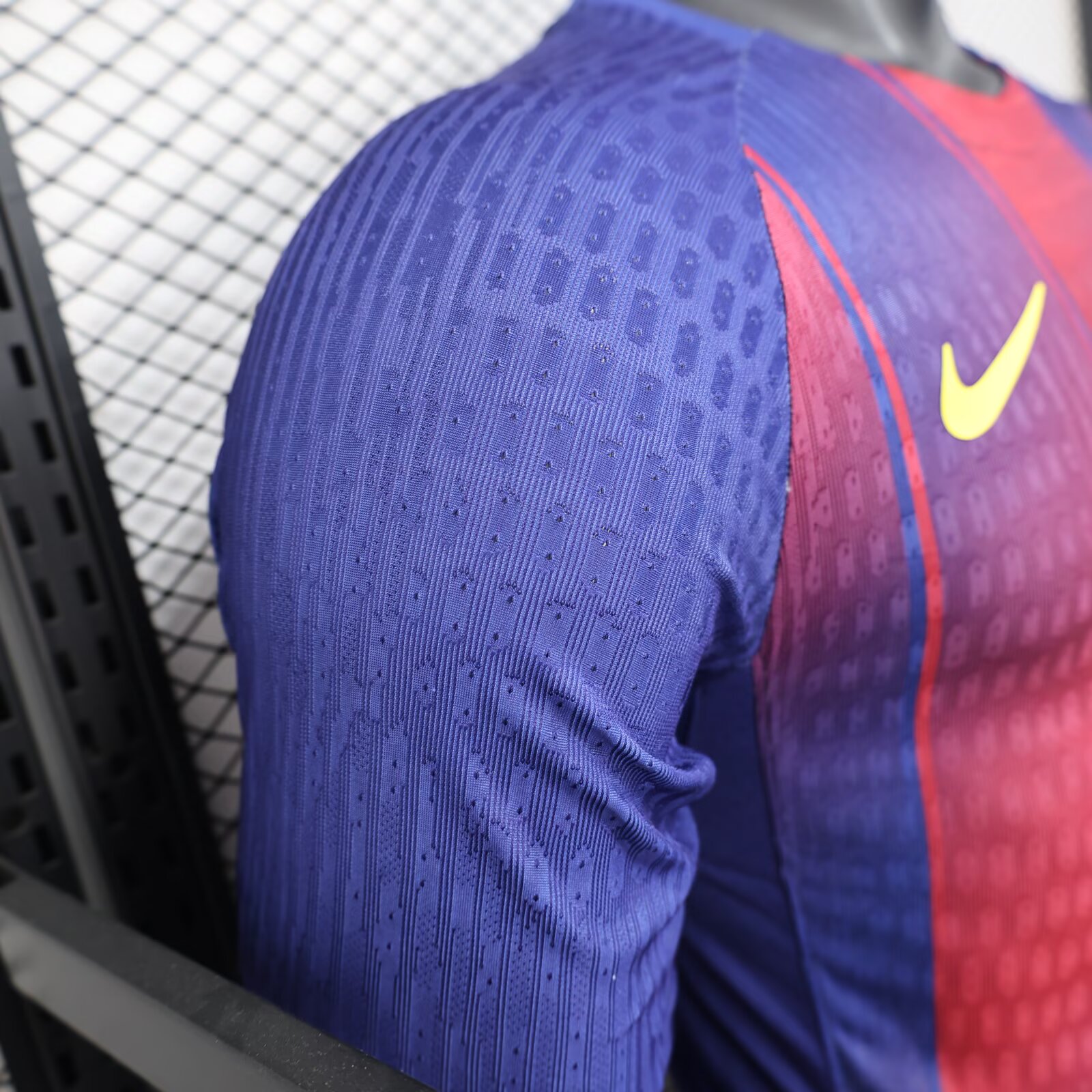 2025/2026 Long Sleeve Player Version Barcelona Home Football Jersey 1:1 Thai quality