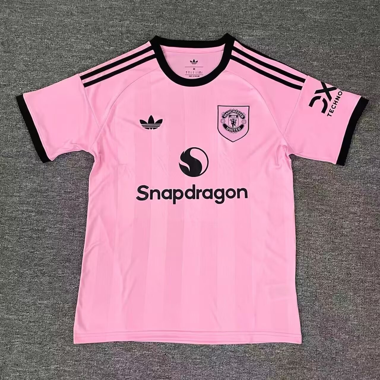 2025/2026 Manchester United Goalie Pink Football Jersey 1:1 Thai Quality