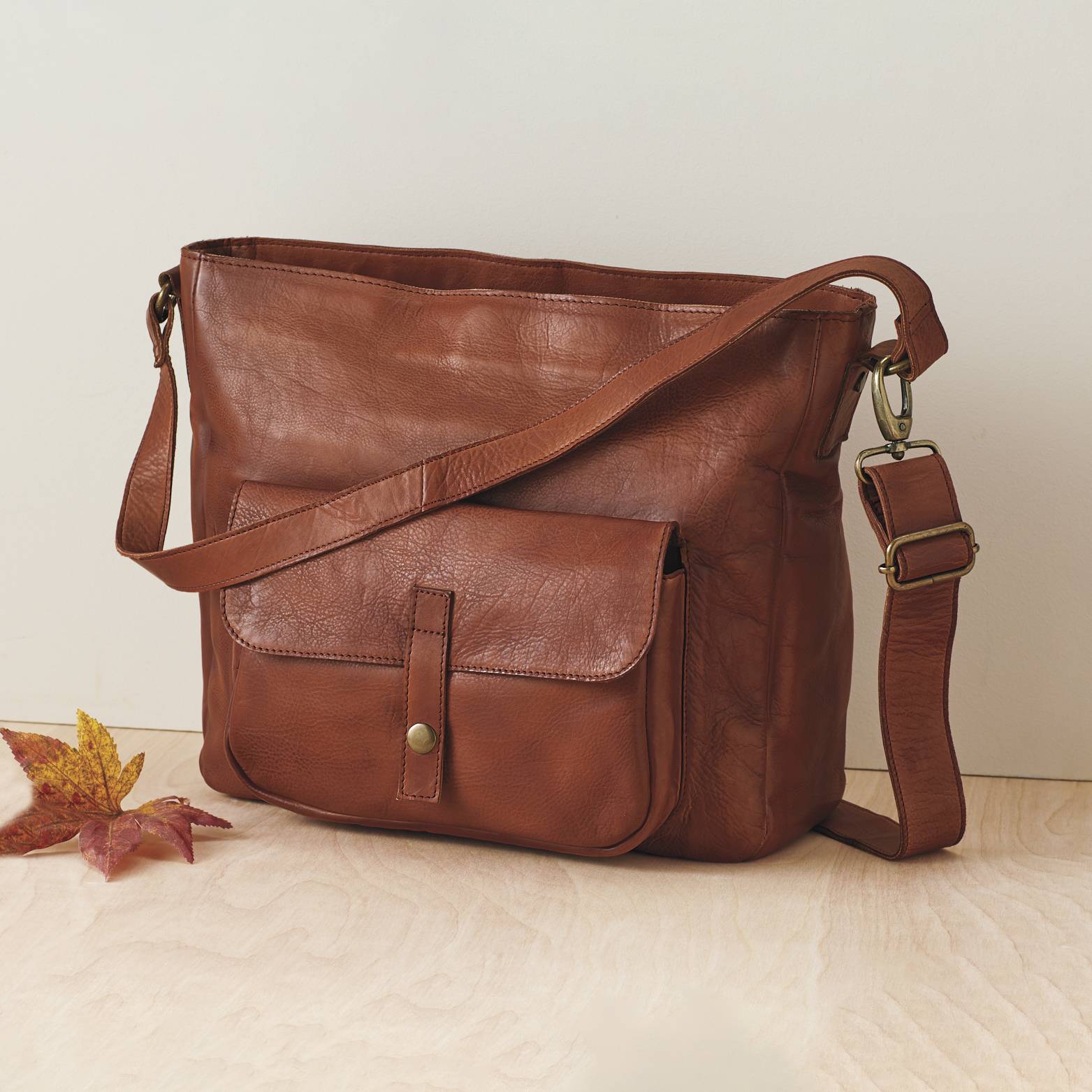 Snap-Pocket Leather Bag - Northstyle Catalog