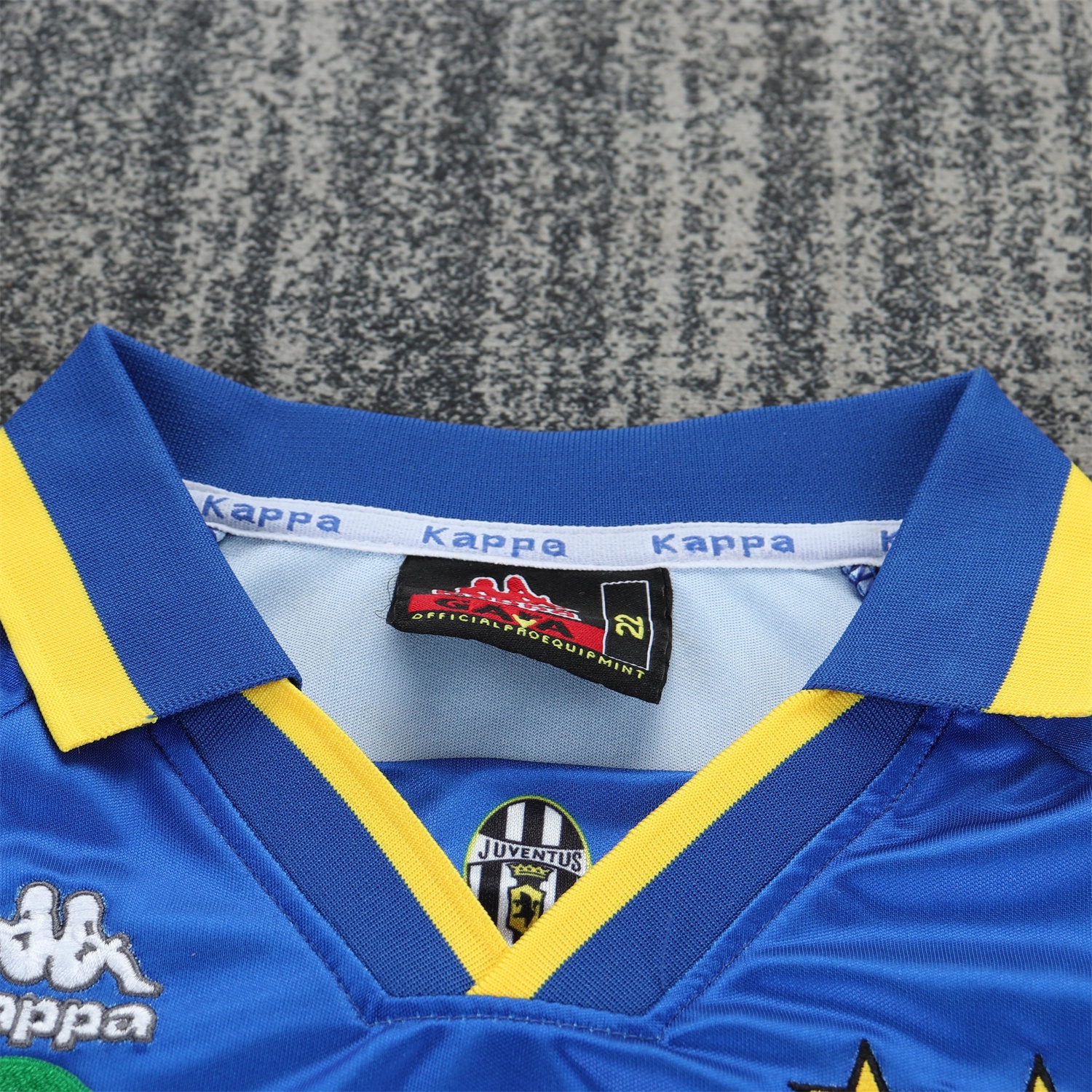 Retro Juventus 1995-96 Away Kids Kit - UnitedFutballJersey