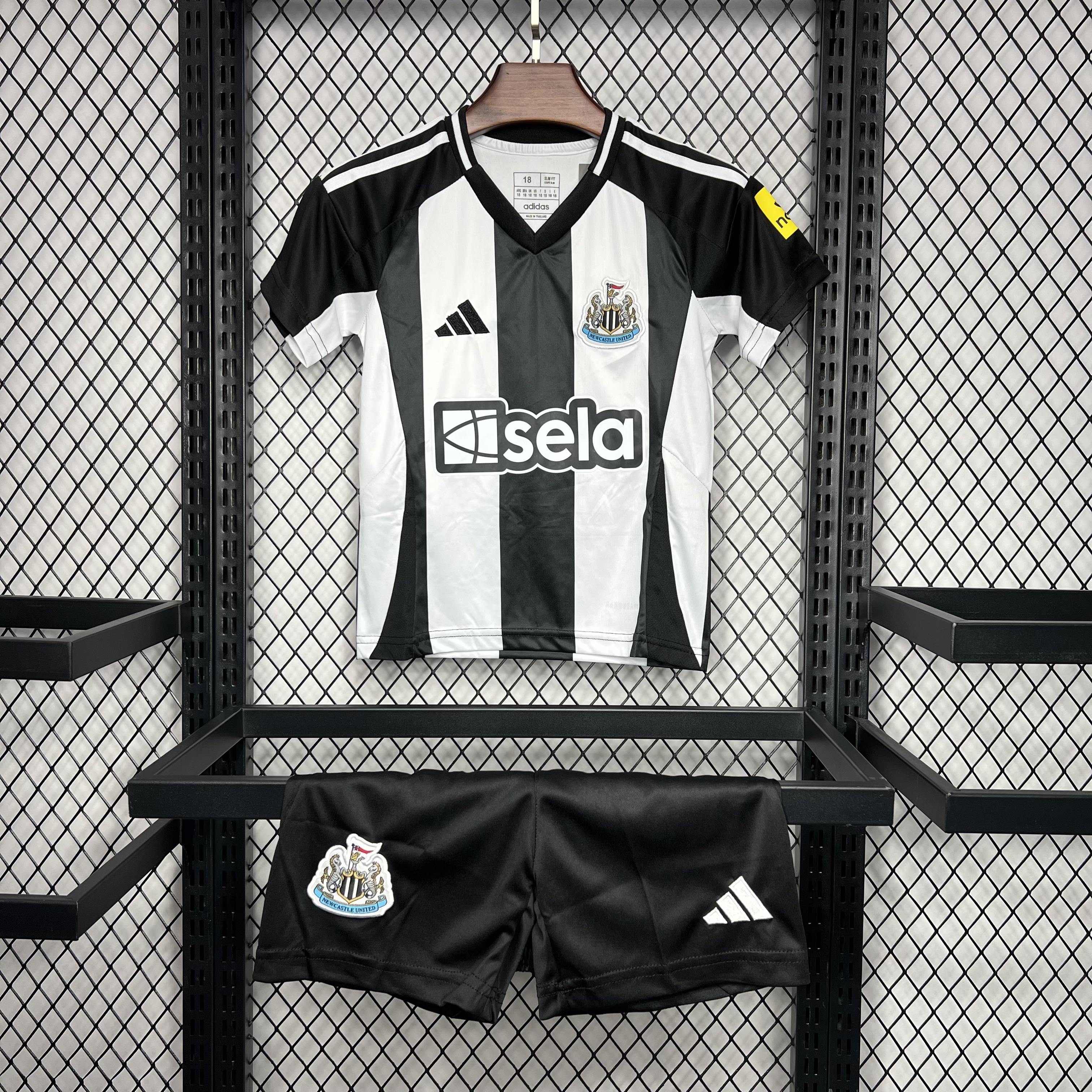 2024/2025 Newcastle United Home Football Jersey Shirt 1:1 Thai Quality Kids Size