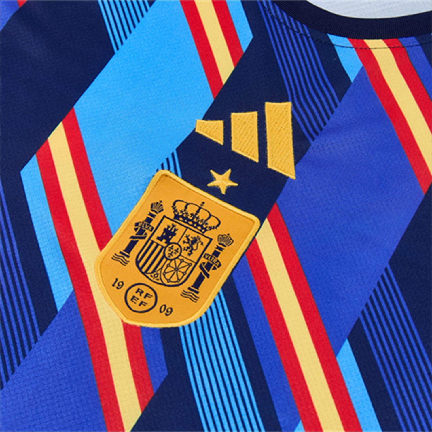 Spain 2026 Kids Short-Sleeve Training Set - Royal Blue And Yellow Top & Royal Blue Shorts - UnitedFutballJersey