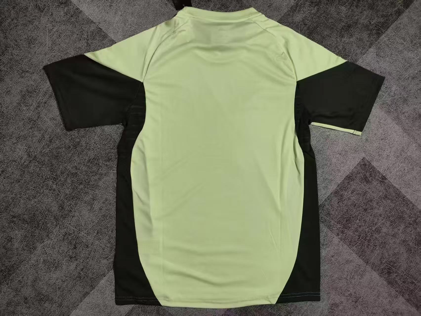 2025/2026 Real Madrid Goalkeeper light green Football Shirt 1:1 Thai Quality
