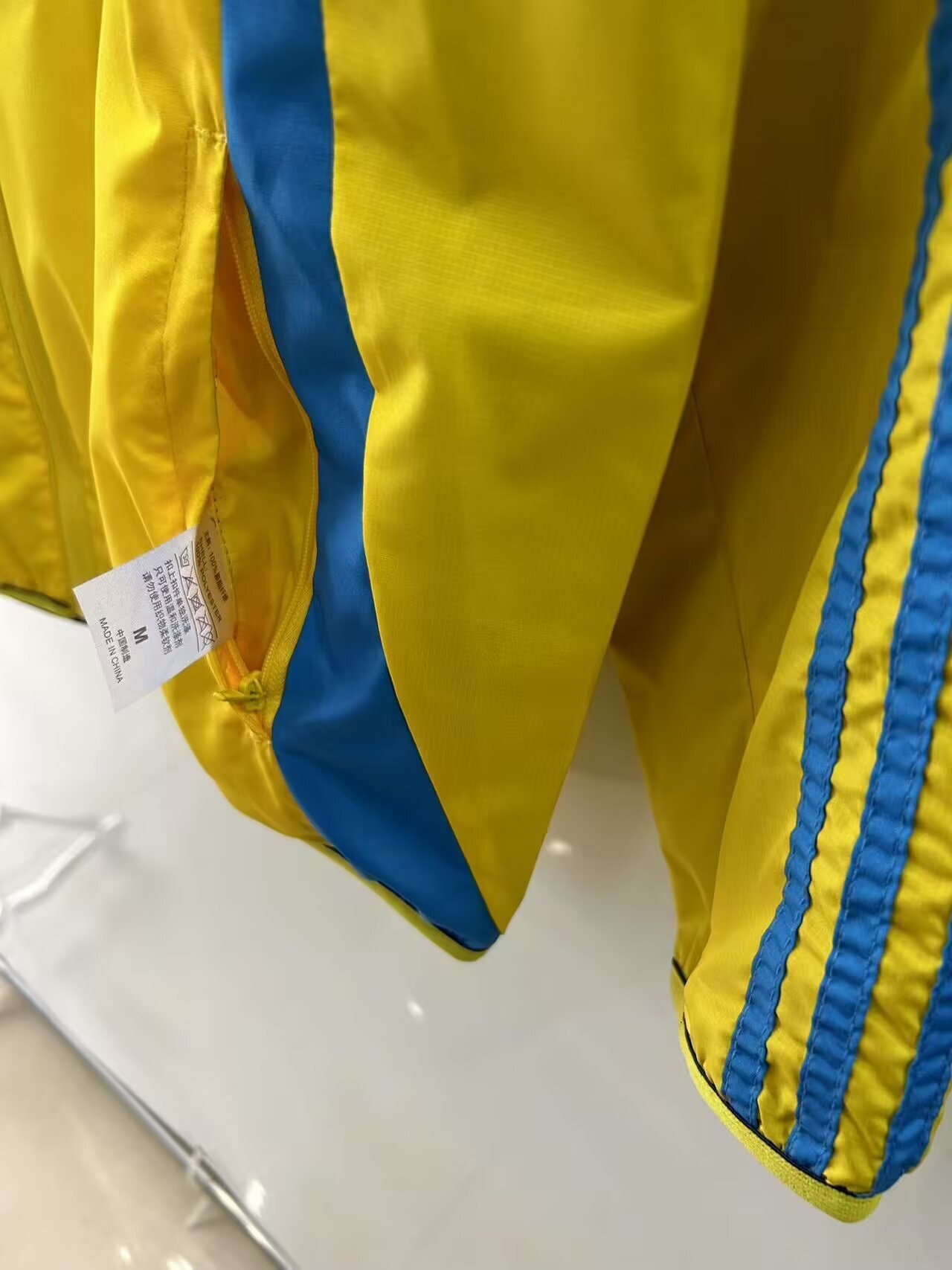 2025/2026 Barcelona Reversible Windbreaker Yellow and blue Soccer Jersey 1:1 Thai Quality