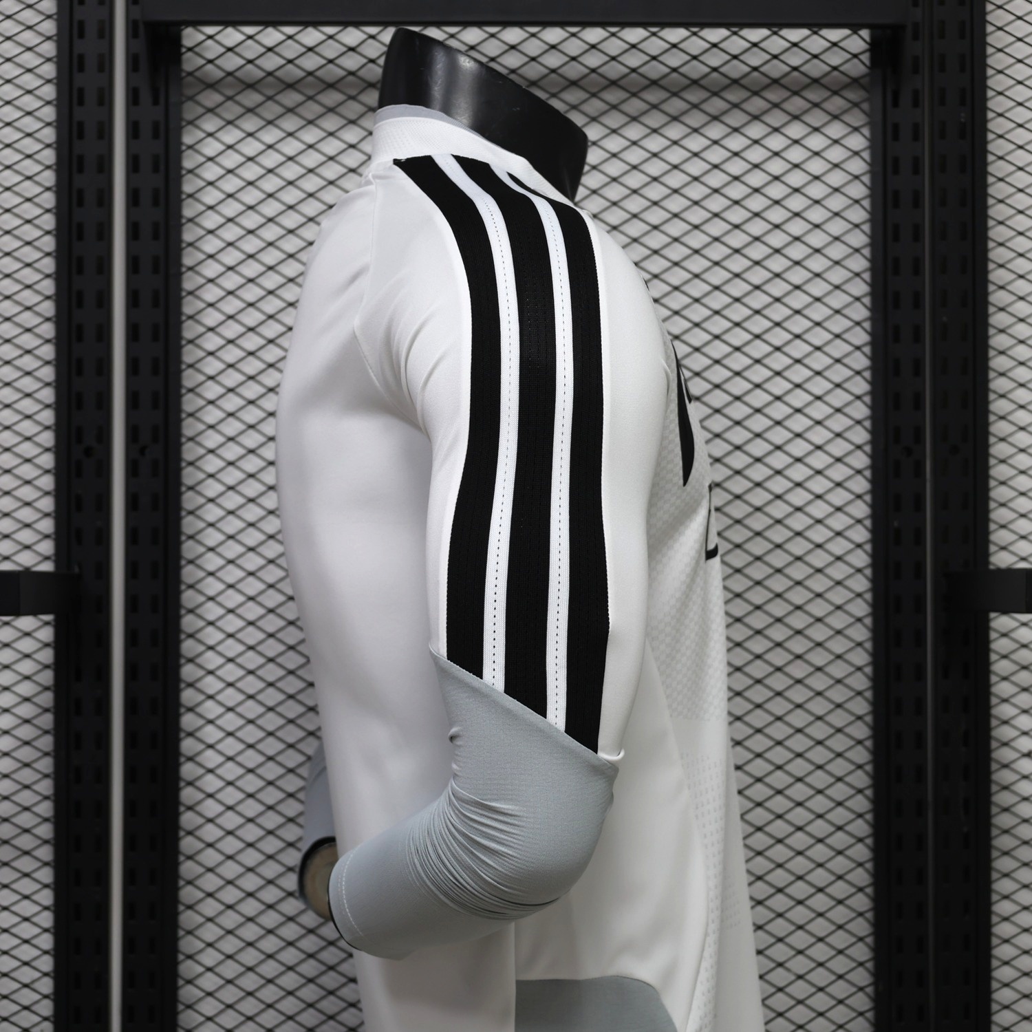 Real Madrid 26-27 White Long Sleeves Training Jersey - Player Version - UnitedFutballJersey