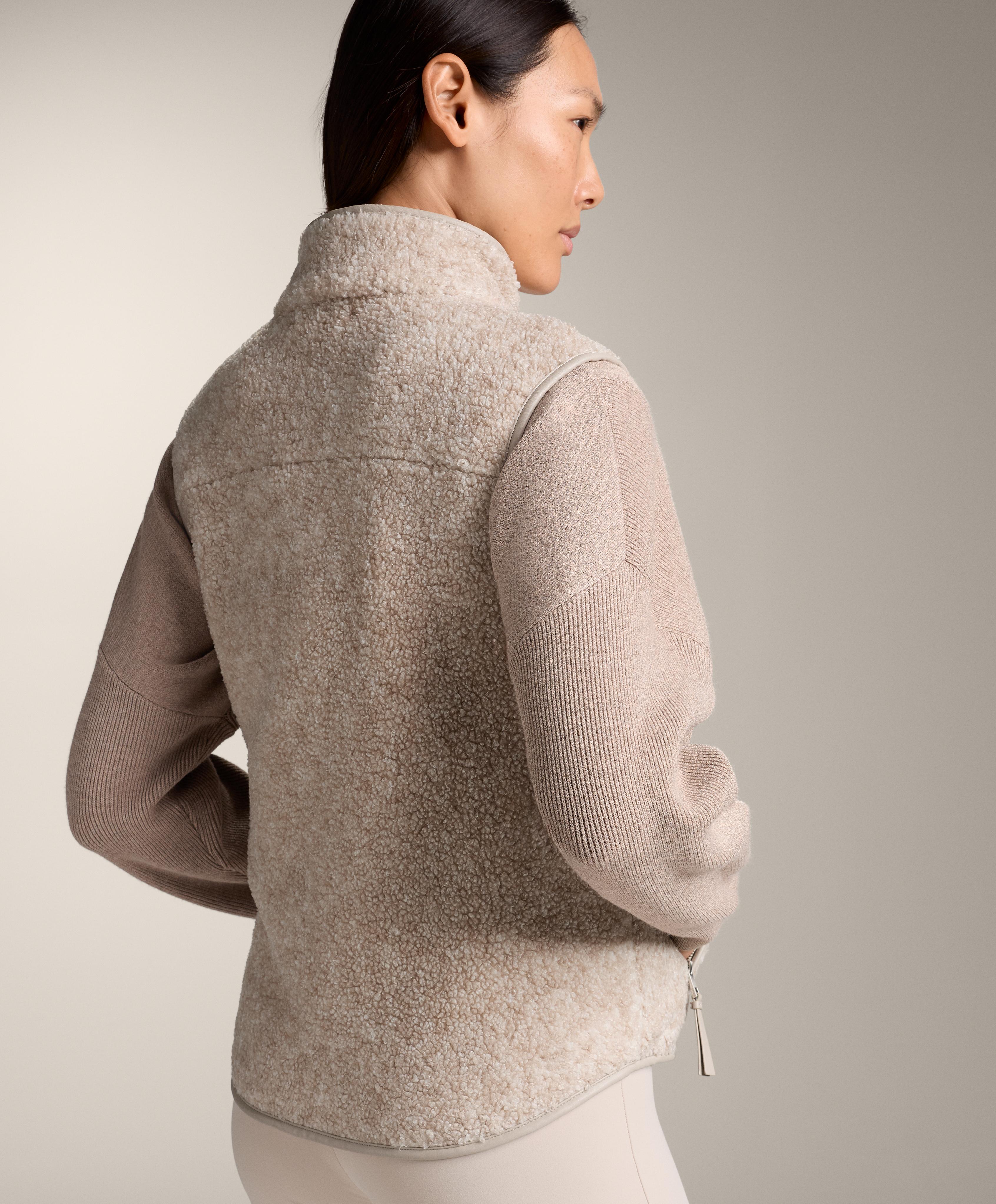 Basic faux-shearling zip-up gilet.