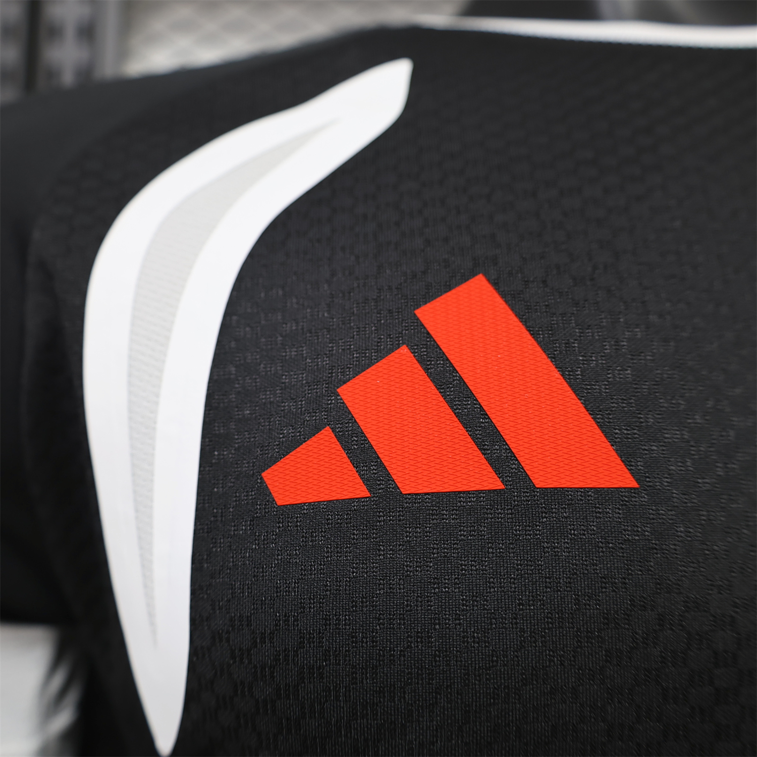 Liver.pool 26-27 White Sleeves Black Training Jersey - Player Version - UnitedFutballJersey