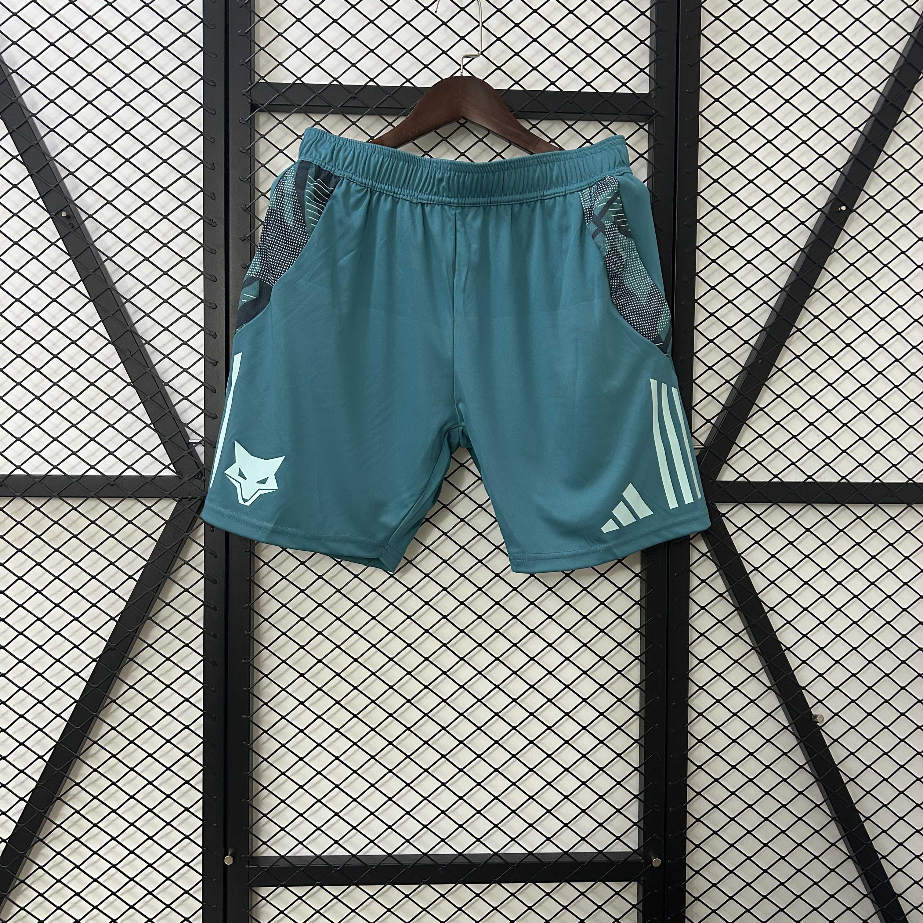 2025/2026 Wolverhampton Wanderers Away Shorts 1:1 Thai Quality