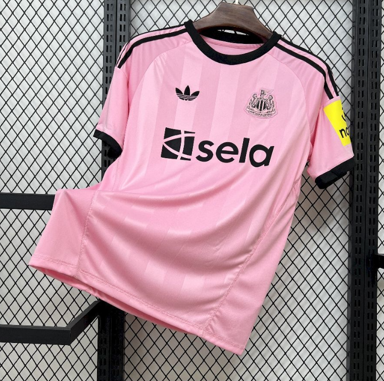 2025/2026 Newcastle United Goalie Pink Football Jersey 1:1 Thai Quality