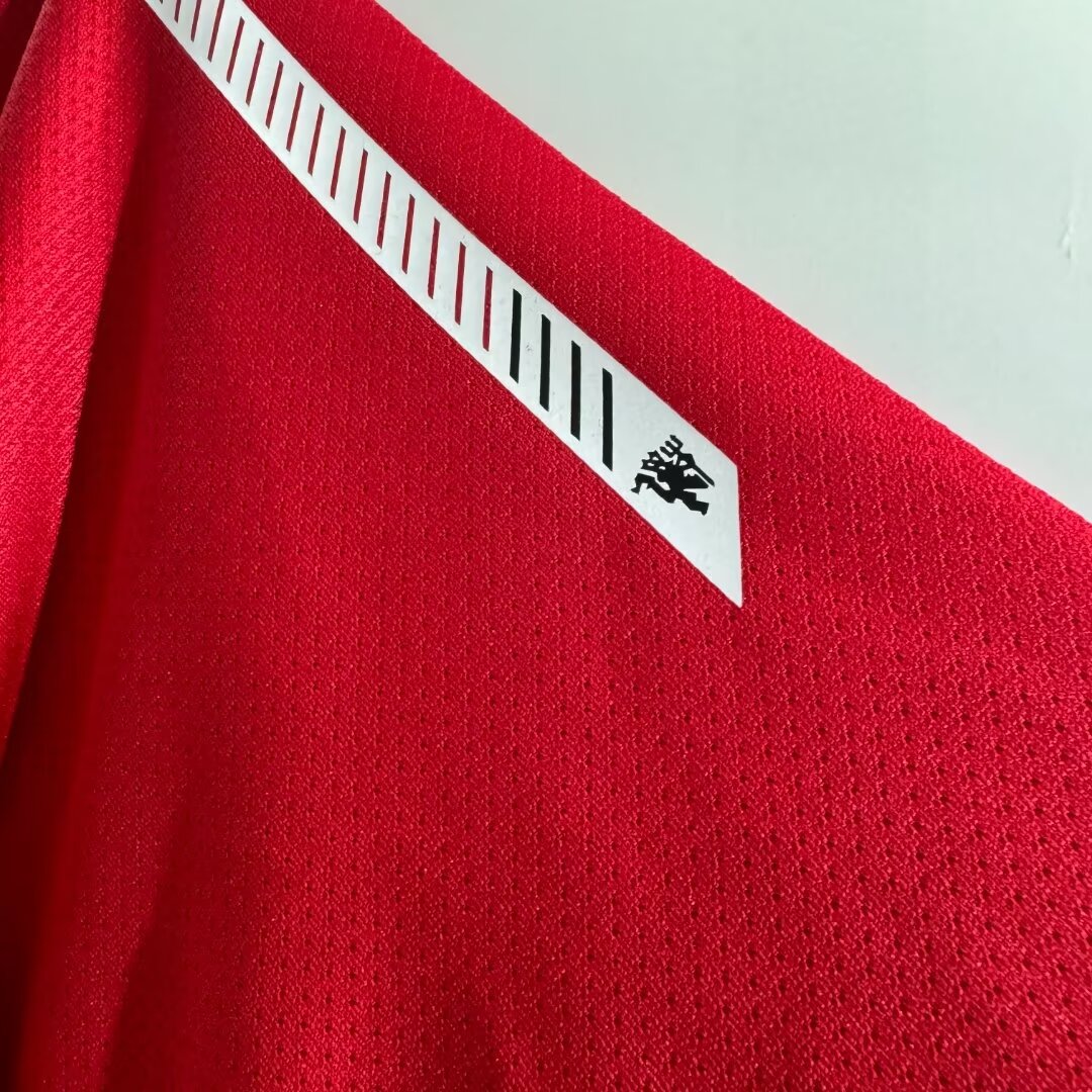 2010/2011 Retro Manchester United Home Football Shirt 1:1 Thai Quality