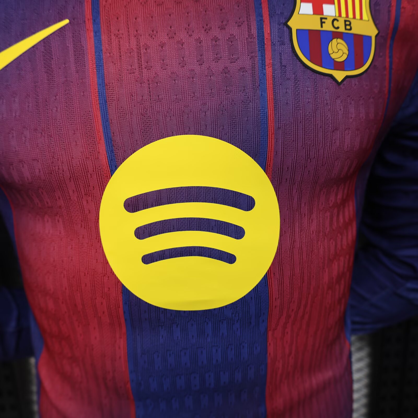 2025/2026 Long Sleeve Player Version Barcelona Home Football Jersey 1:1 Thai quality